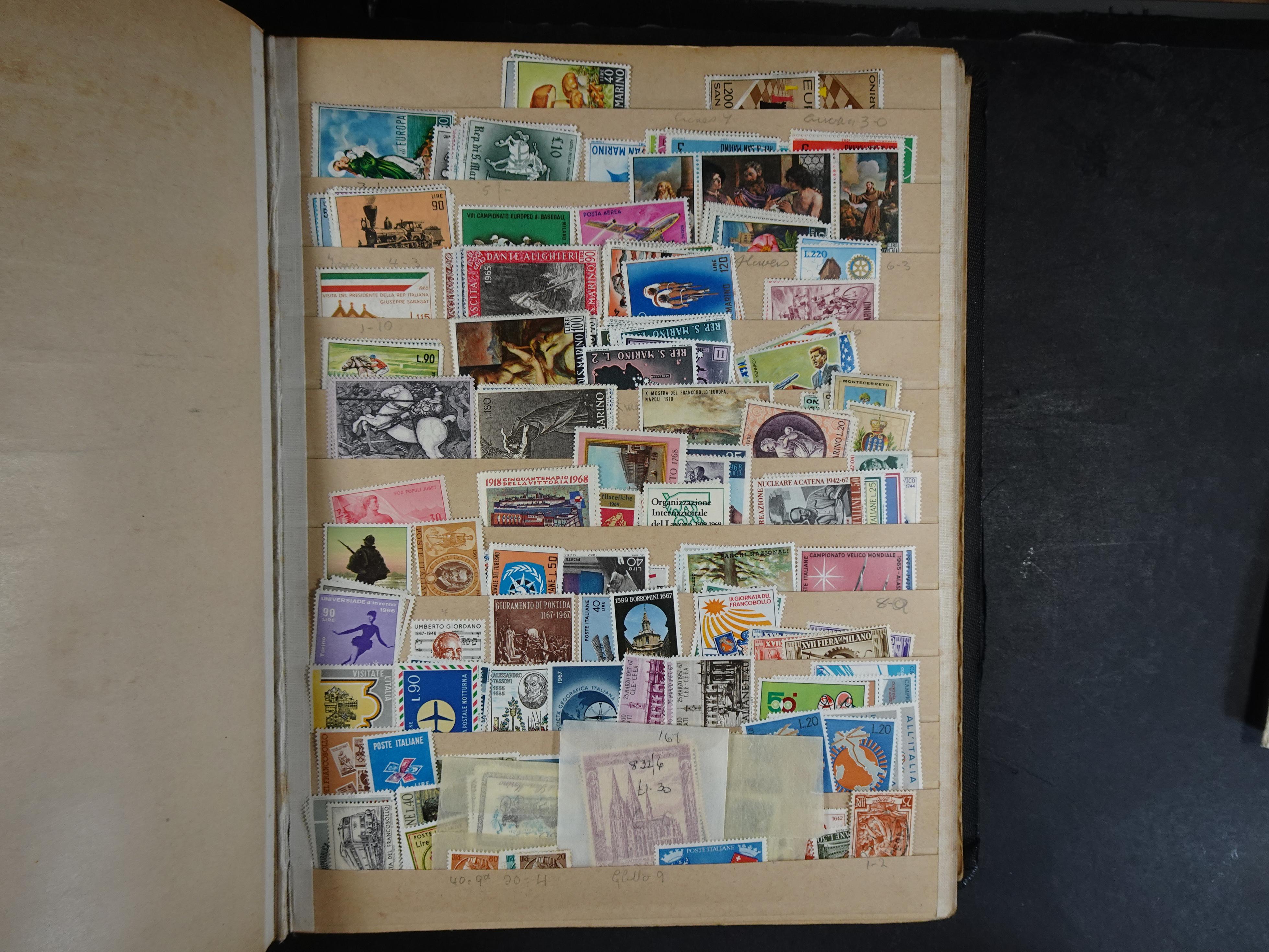 Wat rommelige partij in dik boek.
Bevat onder andere wat Azië, Europa, Engelse Koloniën, etc. 4