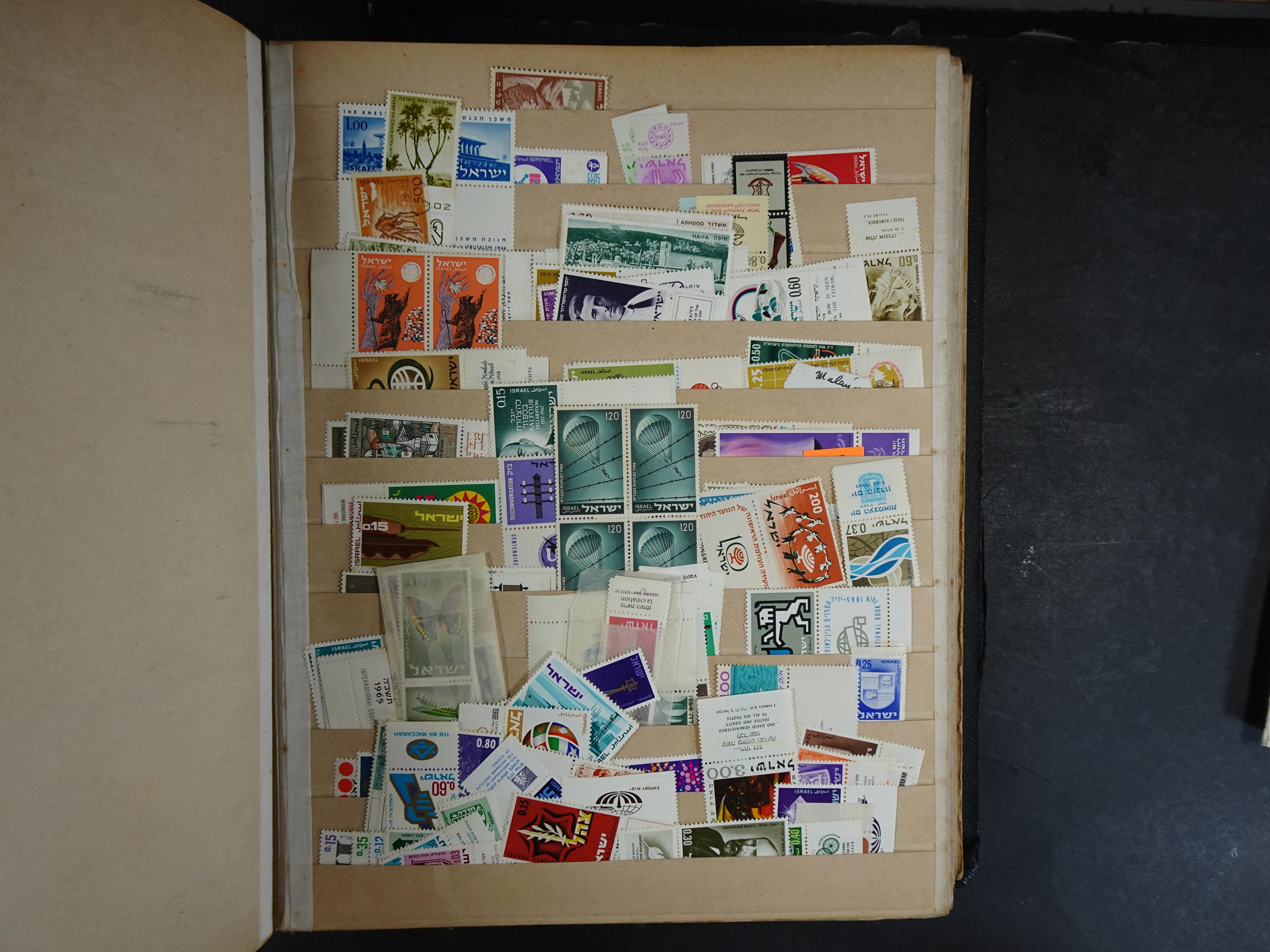 Wat rommelige partij in dik boek.
Bevat onder andere wat Azië, Europa, Engelse Koloniën, etc. 6