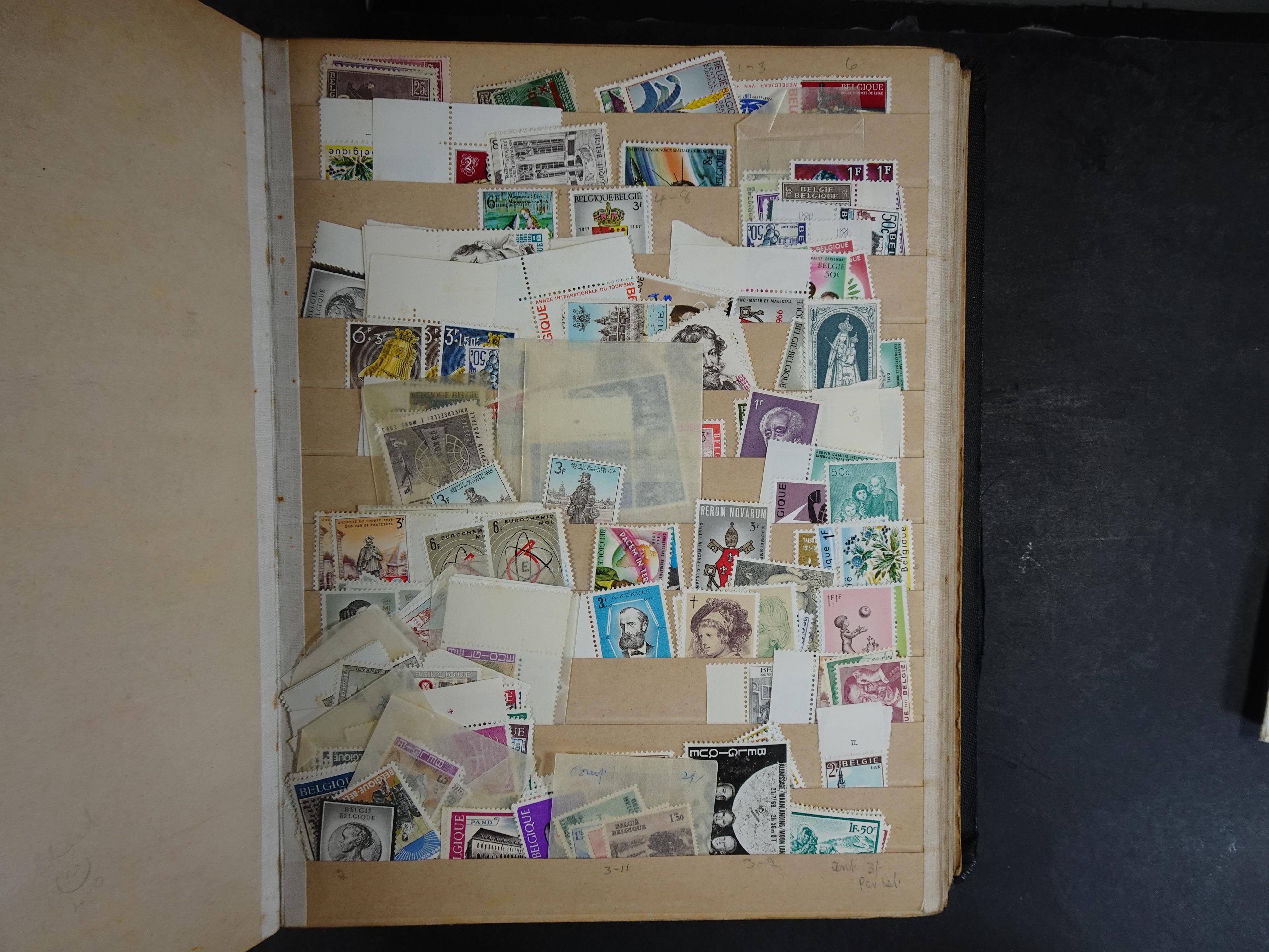 Wat rommelige partij in dik boek.
Bevat onder andere wat Azië, Europa, Engelse Koloniën, etc. 7