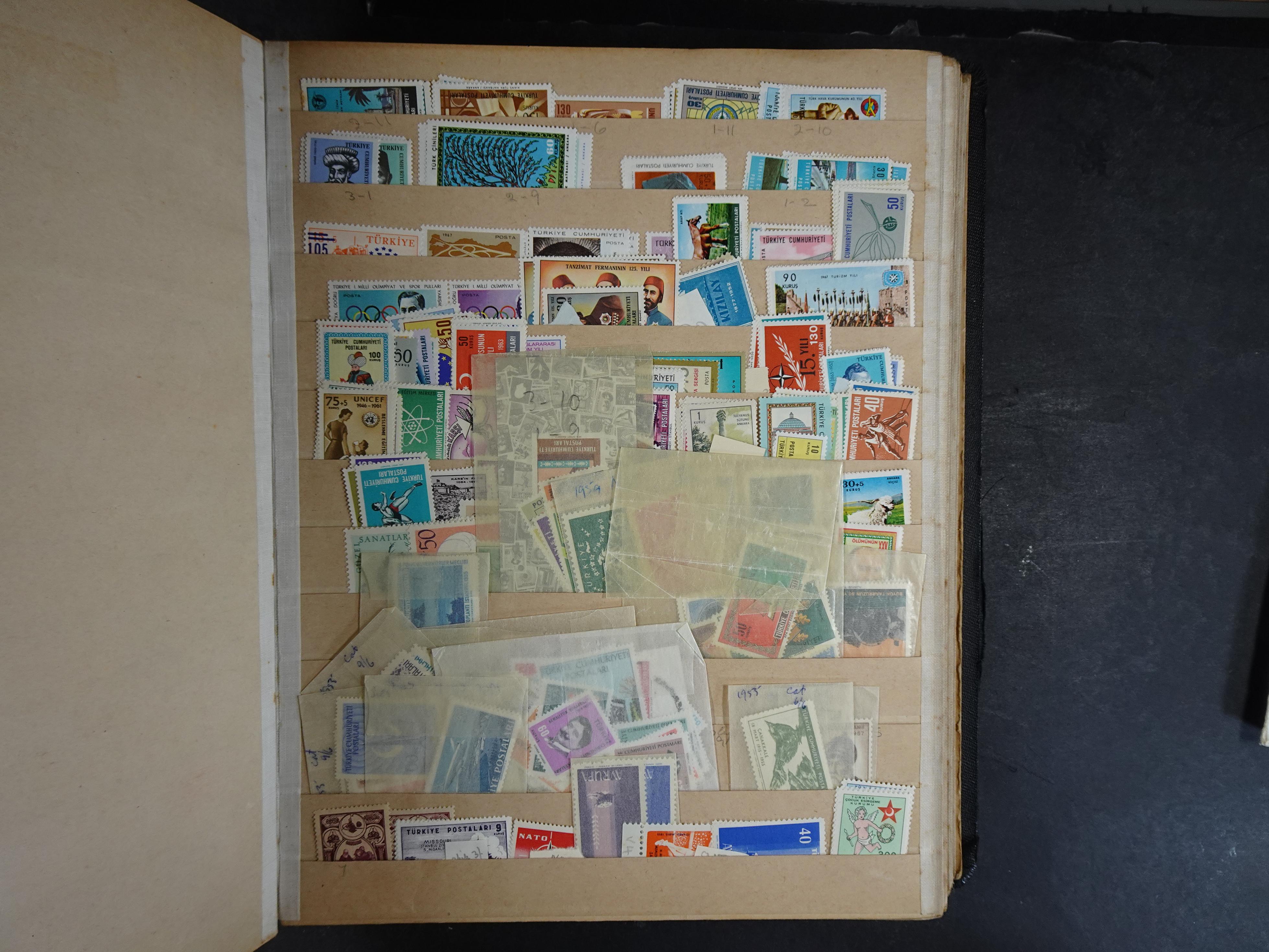 Wat rommelige partij in dik boek.
Bevat onder andere wat Azië, Europa, Engelse Koloniën, etc. 8