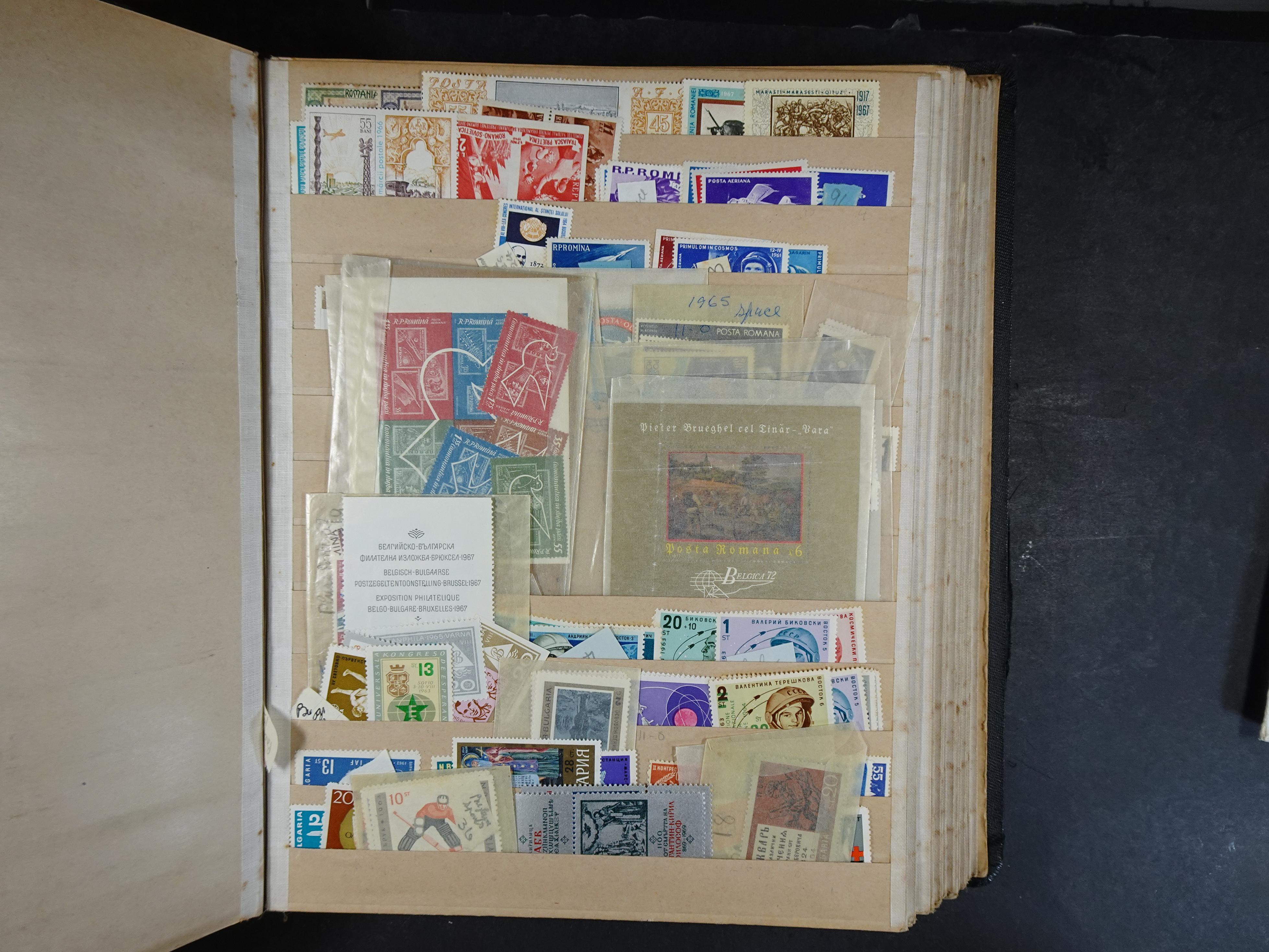 Wat rommelige partij in dik boek.
Bevat onder andere wat Azië, Europa, Engelse Koloniën, etc. 12