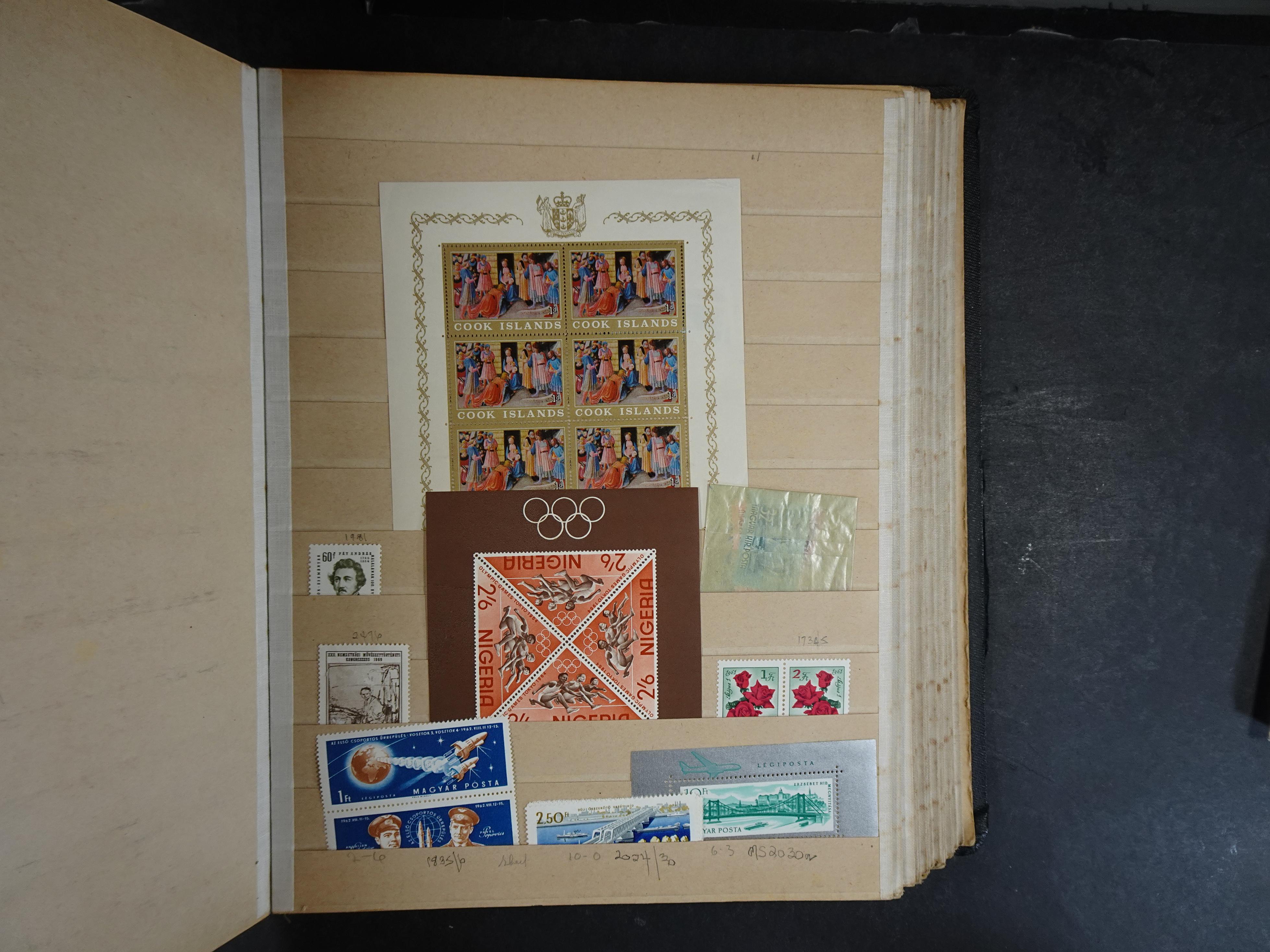 Wat rommelige partij in dik boek.
Bevat onder andere wat Azië, Europa, Engelse Koloniën, etc. 13