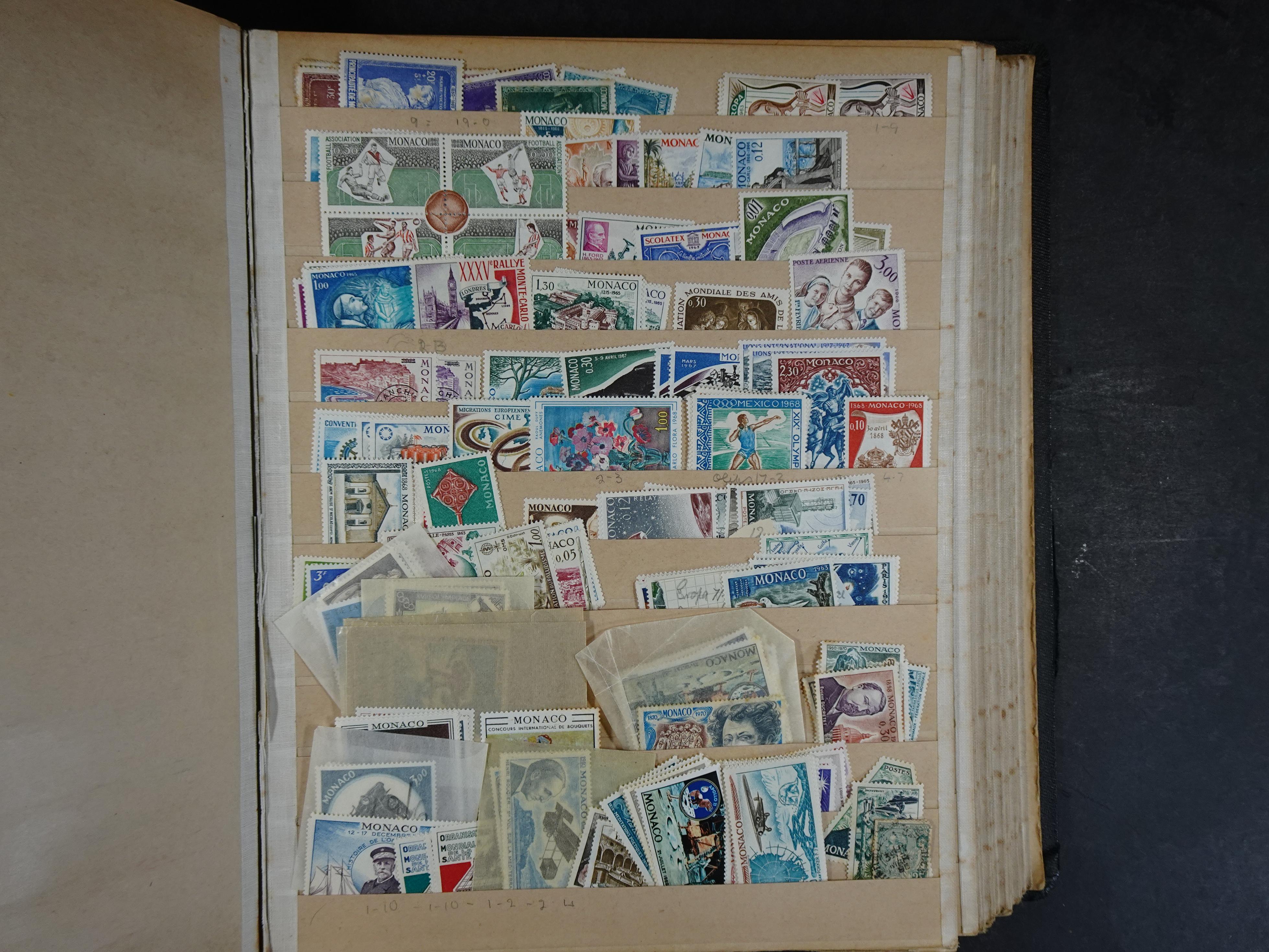 Wat rommelige partij in dik boek.
Bevat onder andere wat Azië, Europa, Engelse Koloniën, etc. 14