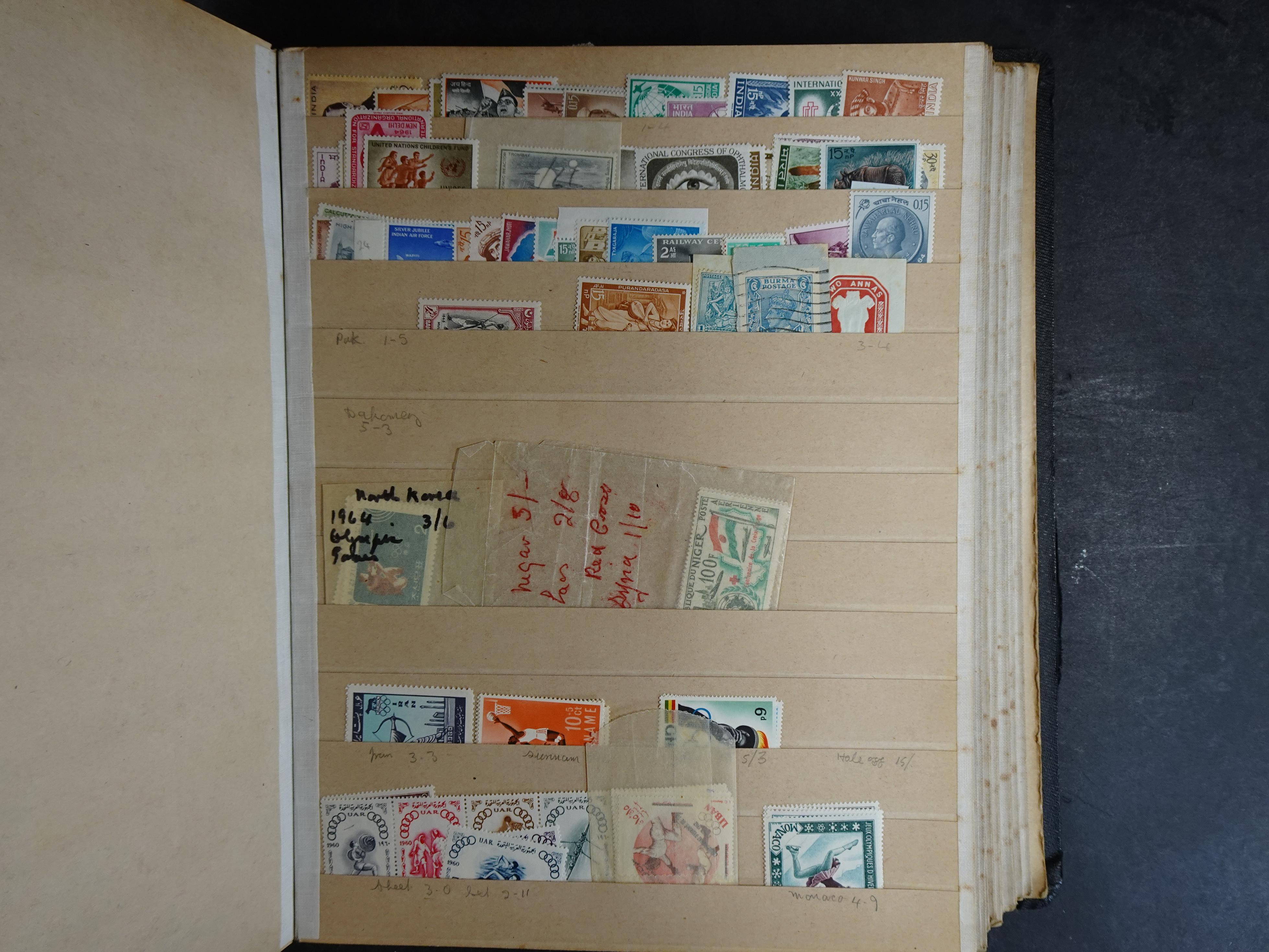 Wat rommelige partij in dik boek.
Bevat onder andere wat Azië, Europa, Engelse Koloniën, etc. 22