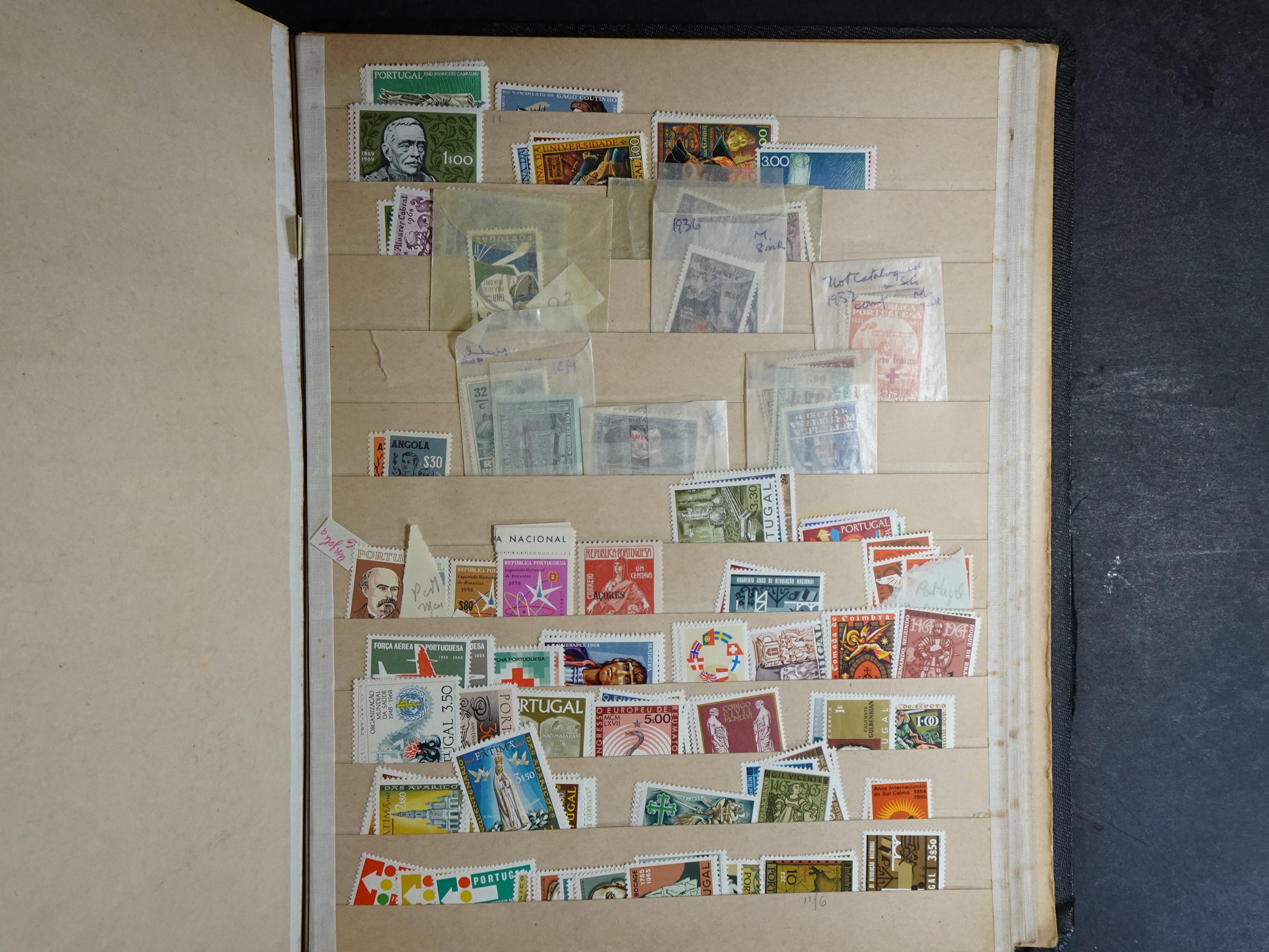 Wat rommelige partij in dik boek.
Bevat onder andere wat Azië, Europa, Engelse Koloniën, etc. 32