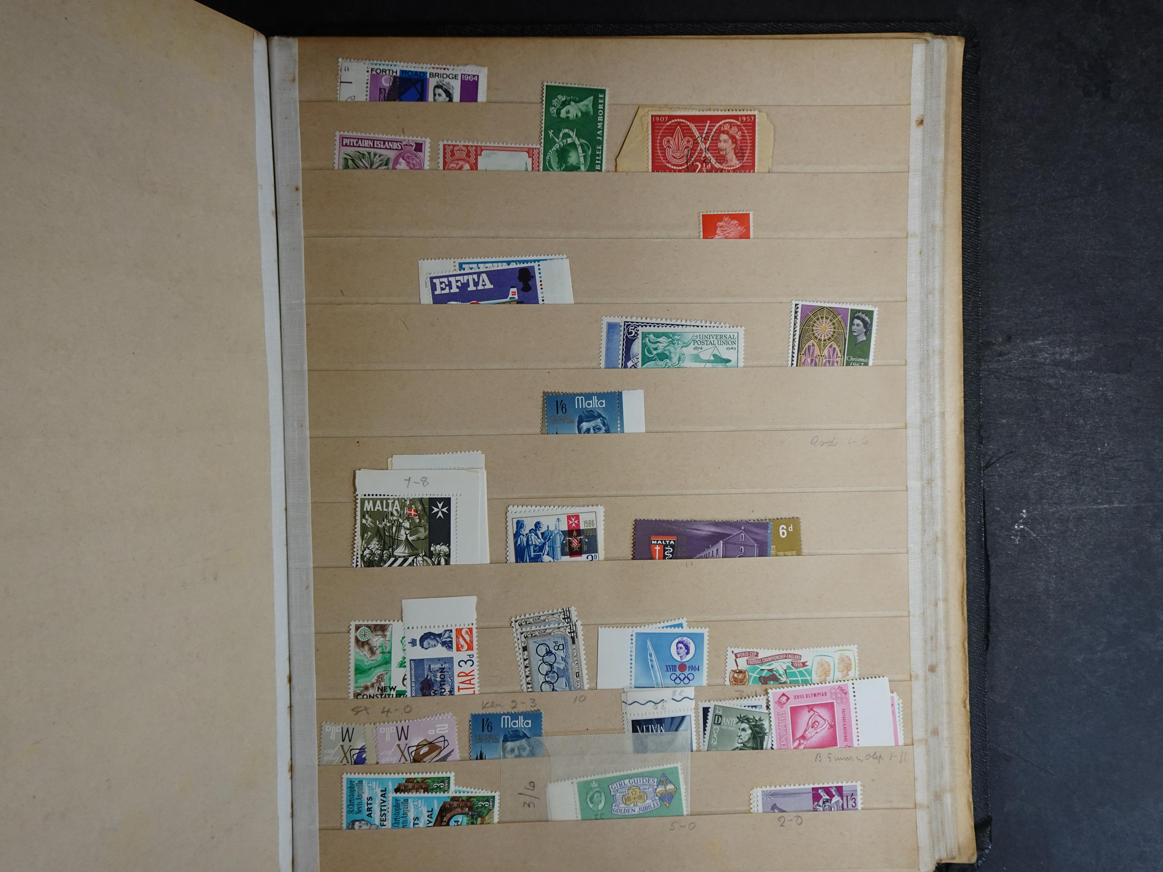 Wat rommelige partij in dik boek.
Bevat onder andere wat Azië, Europa, Engelse Koloniën, etc. 33