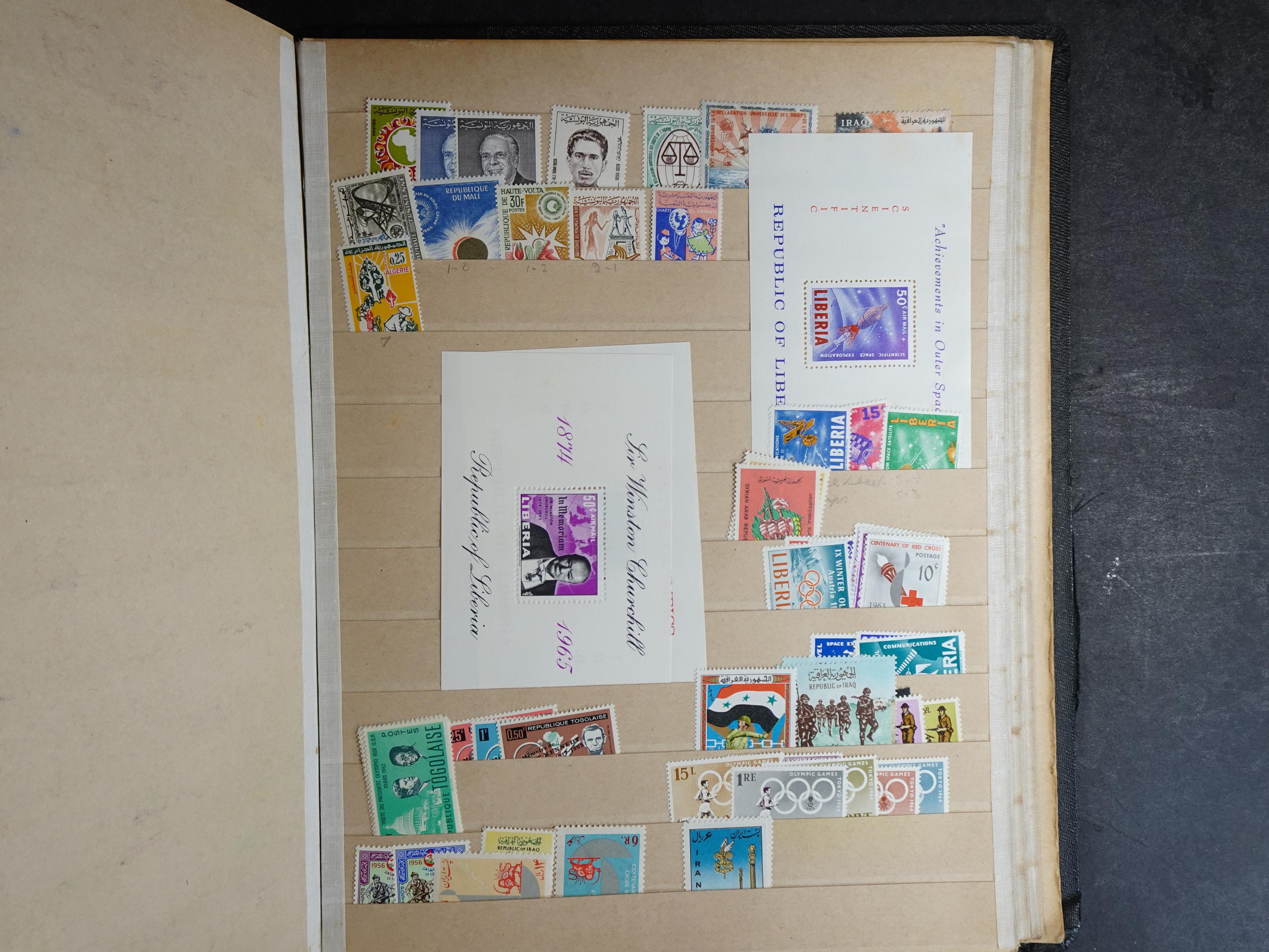 Wat rommelige partij in dik boek.
Bevat onder andere wat Azië, Europa, Engelse Koloniën, etc. 34