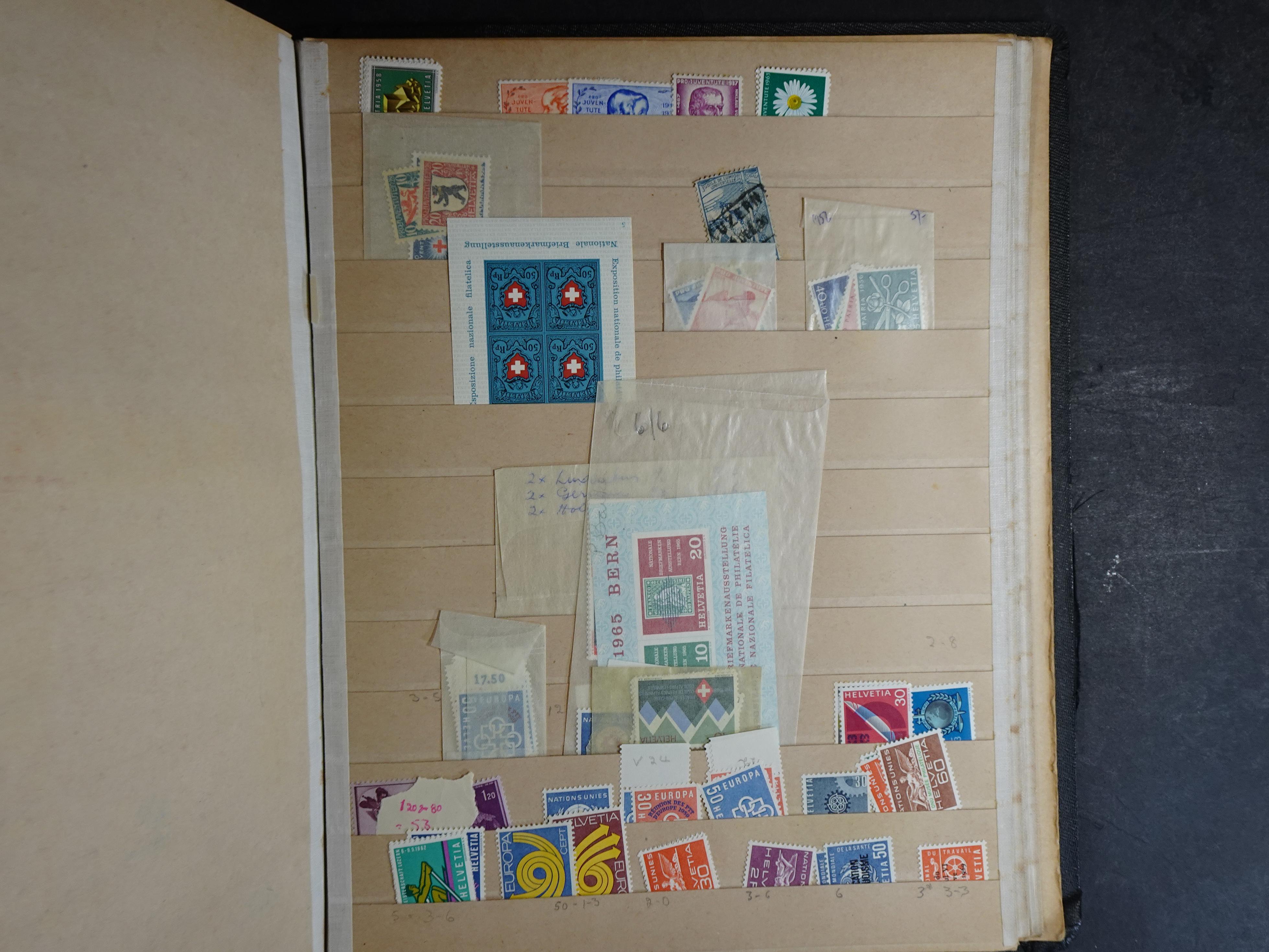 Wat rommelige partij in dik boek.
Bevat onder andere wat Azië, Europa, Engelse Koloniën, etc. 35