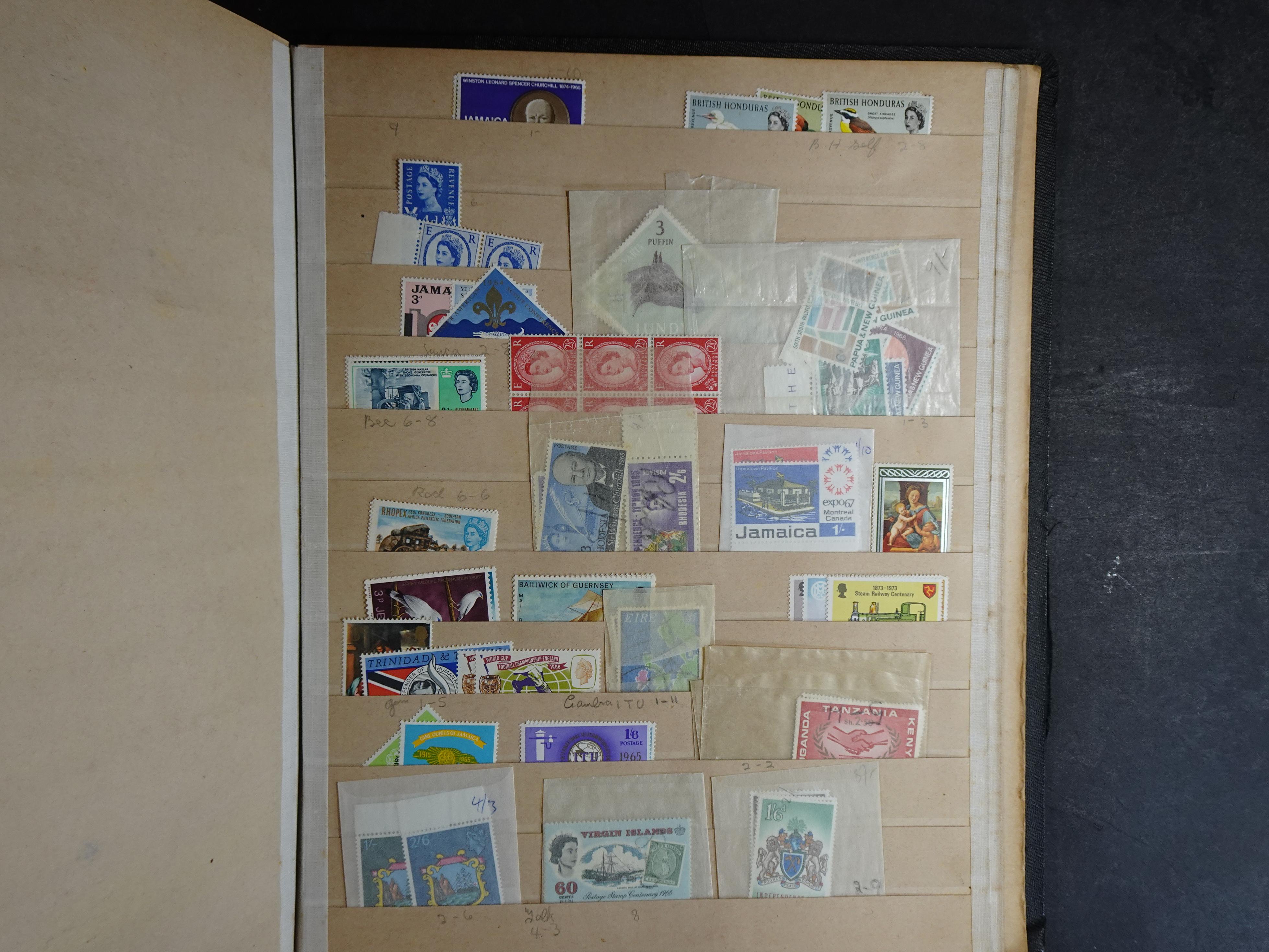 Wat rommelige partij in dik boek.
Bevat onder andere wat Azië, Europa, Engelse Koloniën, etc. 36