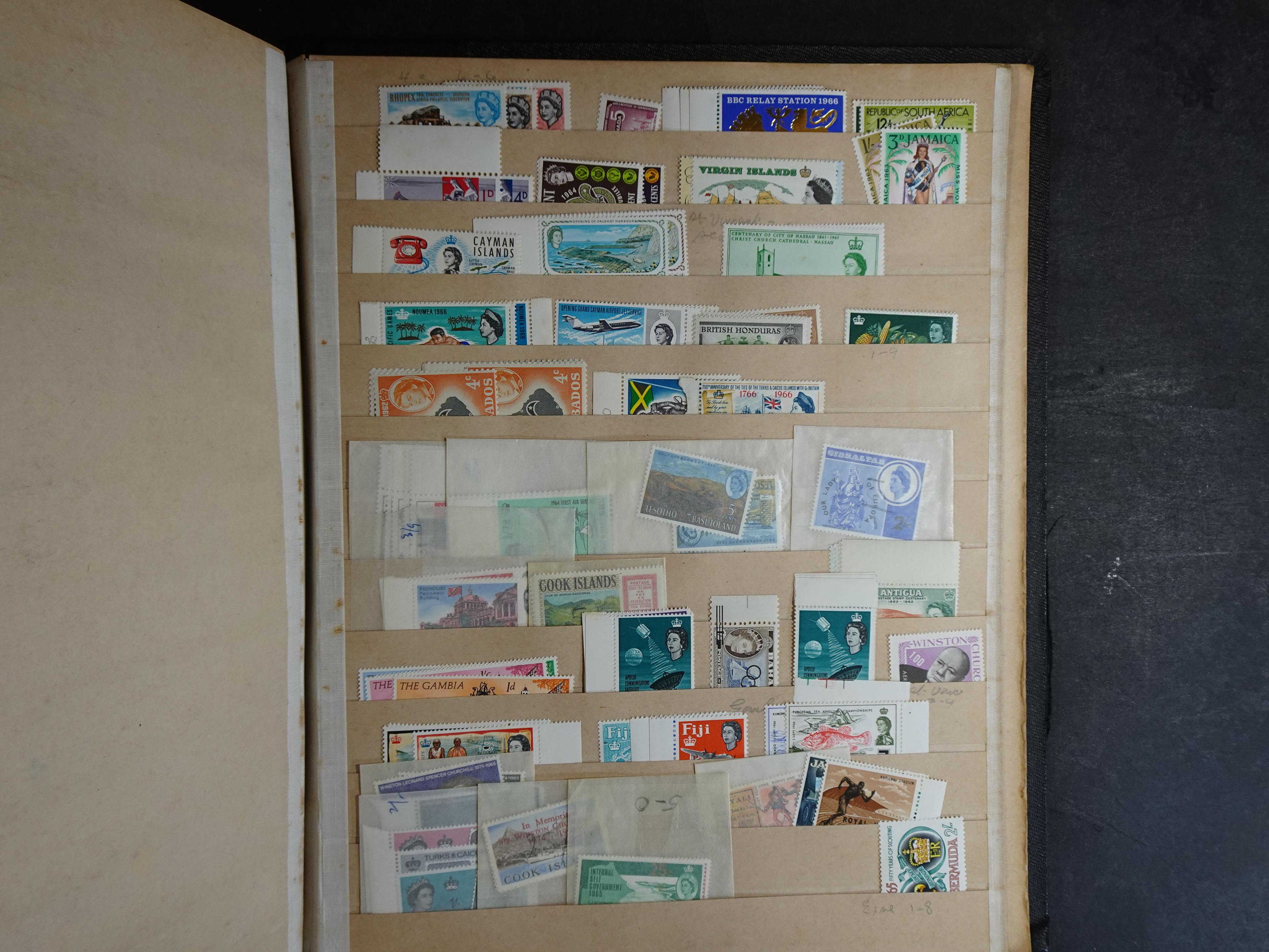 Wat rommelige partij in dik boek.
Bevat onder andere wat Azië, Europa, Engelse Koloniën, etc. 37