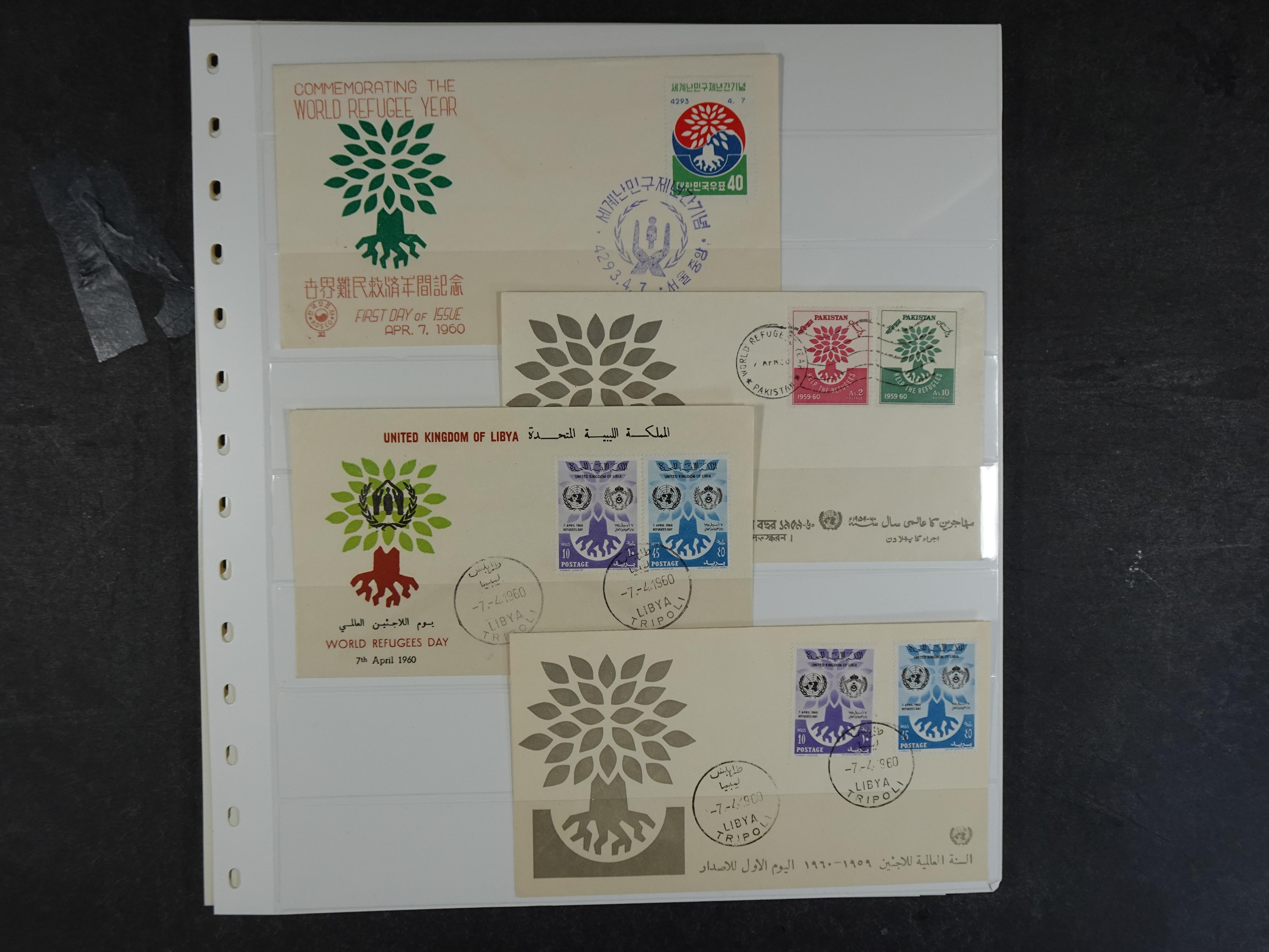 Rommelige verzameling op insteekbladen. 3