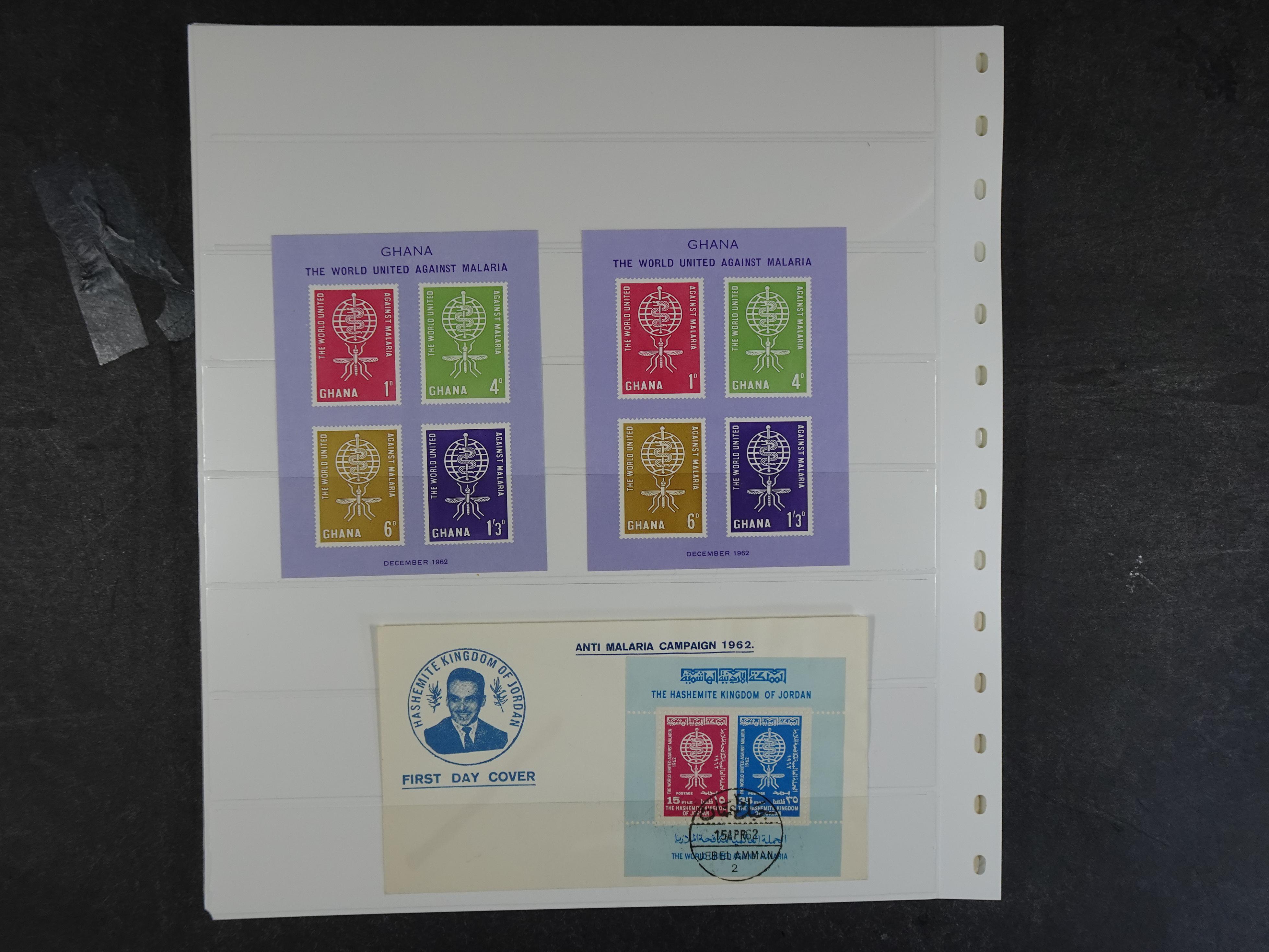 Rommelige verzameling op insteekbladen. 4