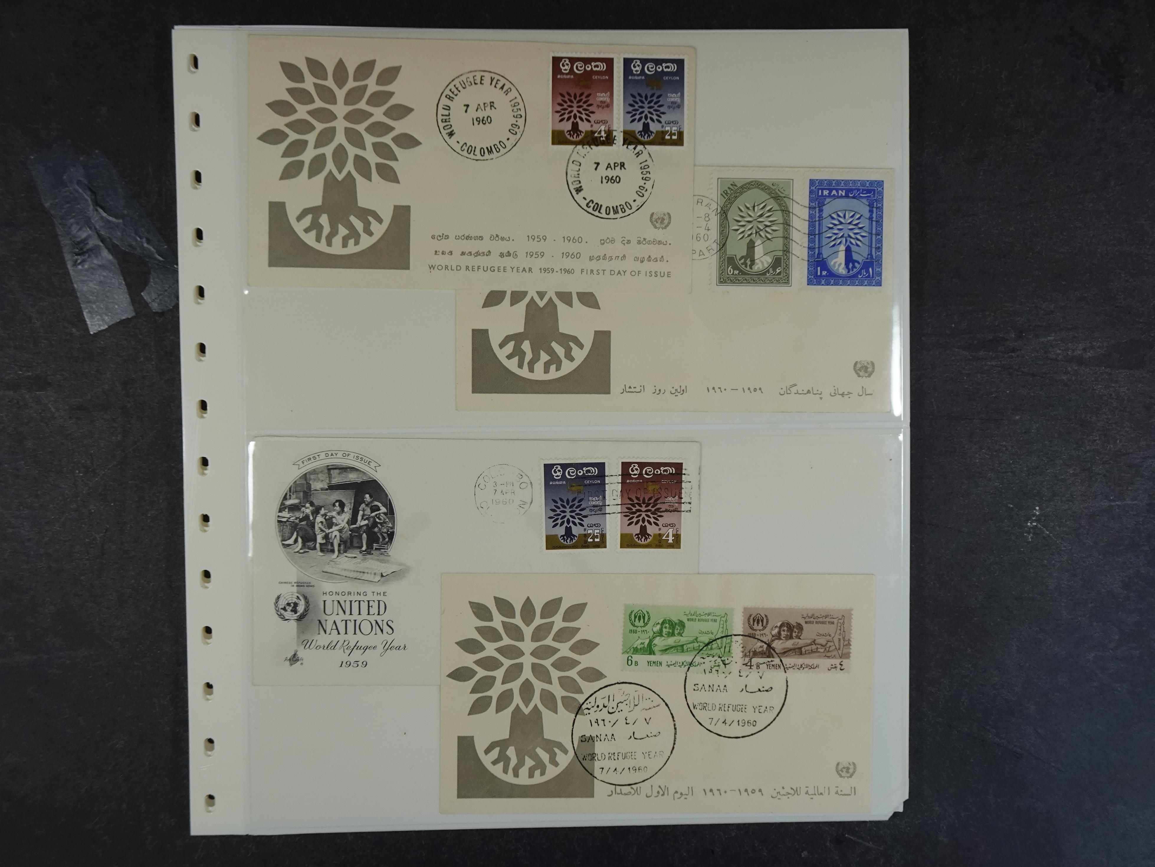 Rommelige verzameling op insteekbladen. 7