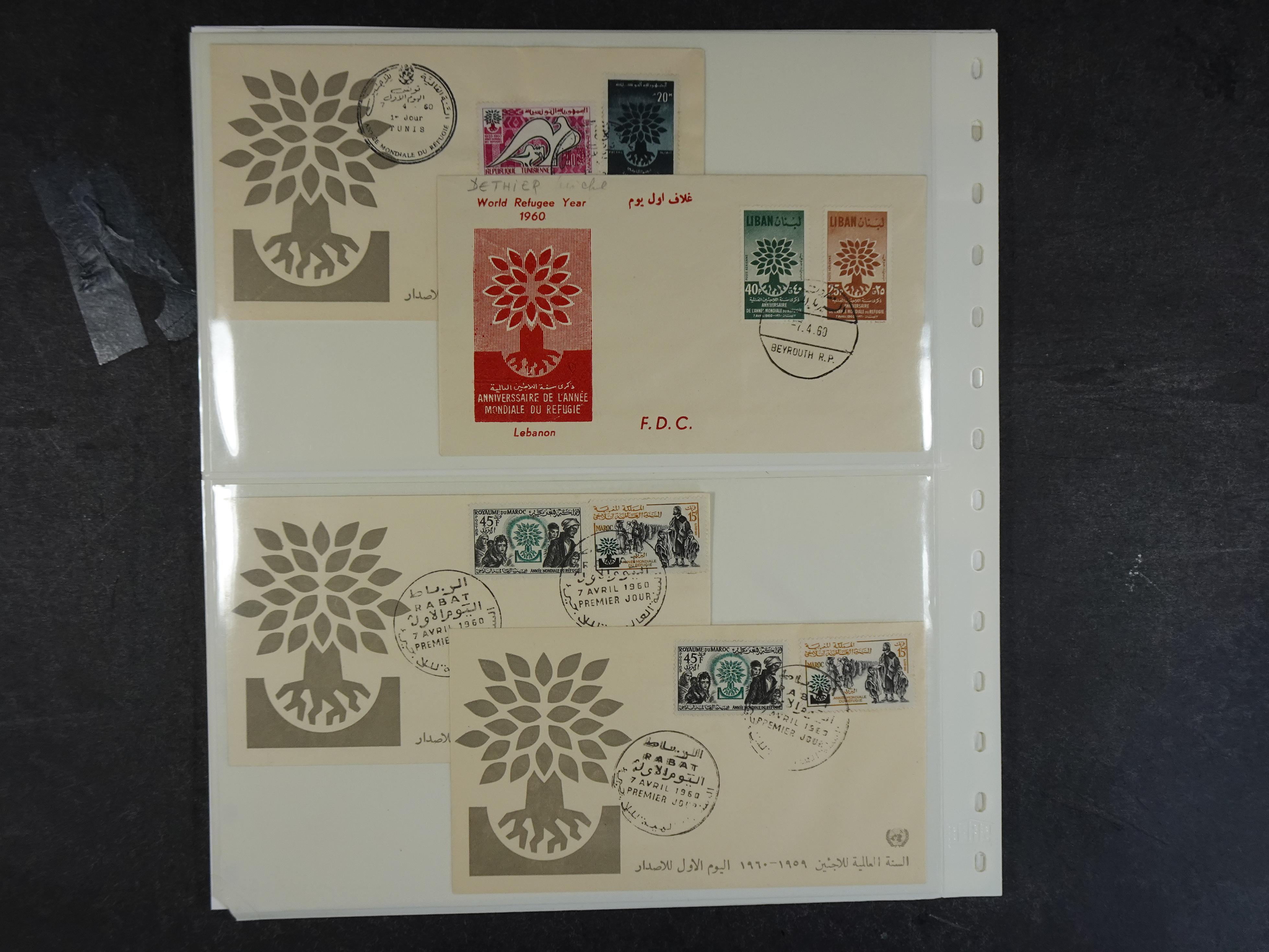 Rommelige verzameling op insteekbladen. 8