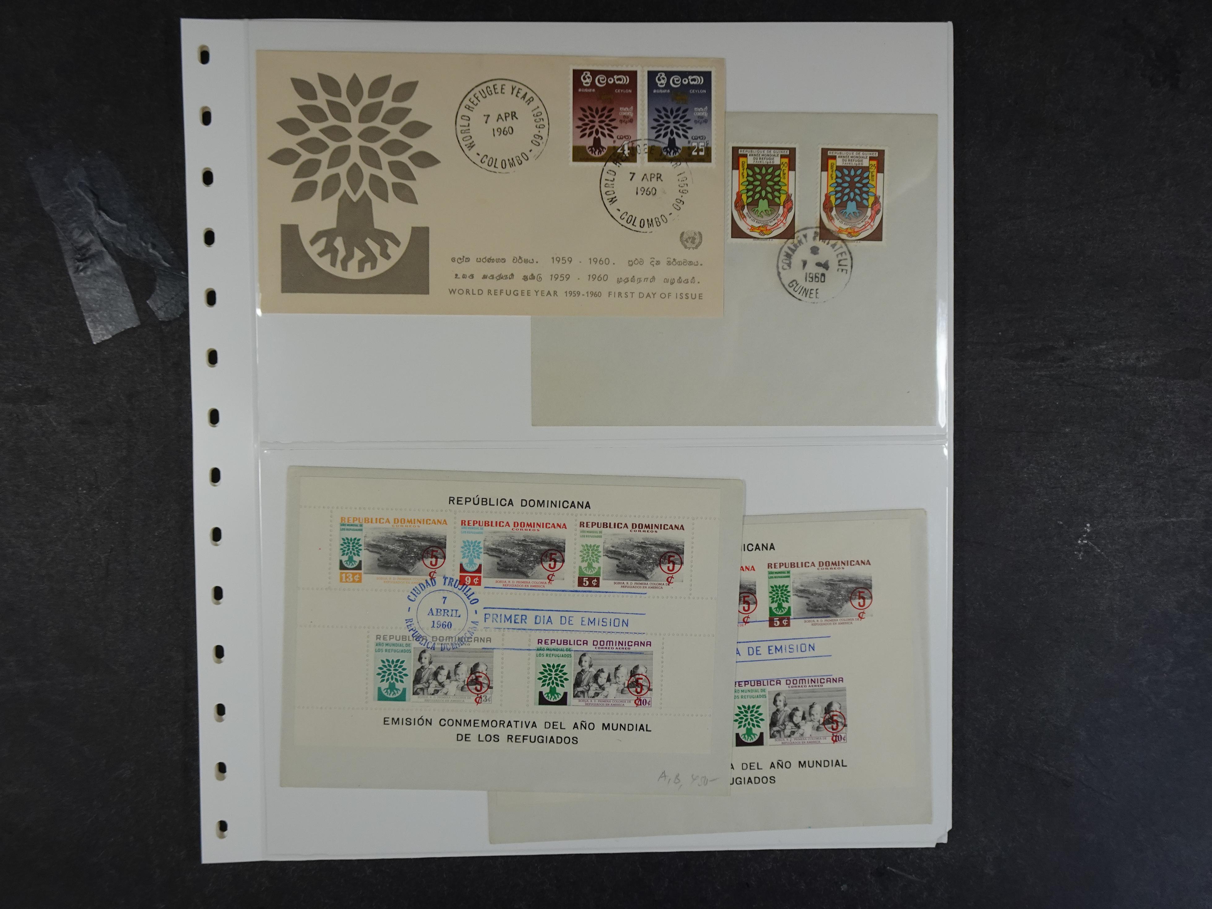 Rommelige verzameling op insteekbladen. 9