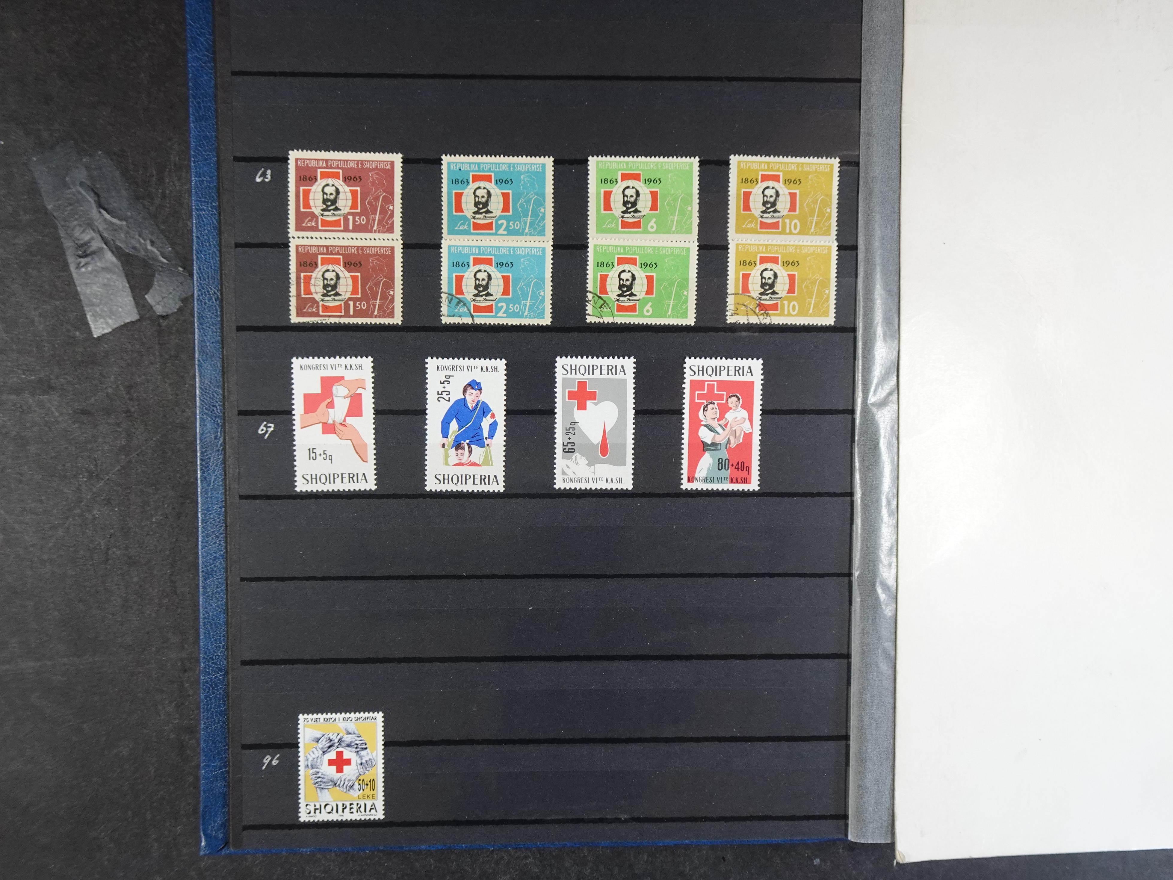 Mooie verzameling met beter materiaal onder andere Albanië, België, Frankrijk, Monaco, etc.
Veelal dubbel aanwezig.
Flinke cat. waarde. 2