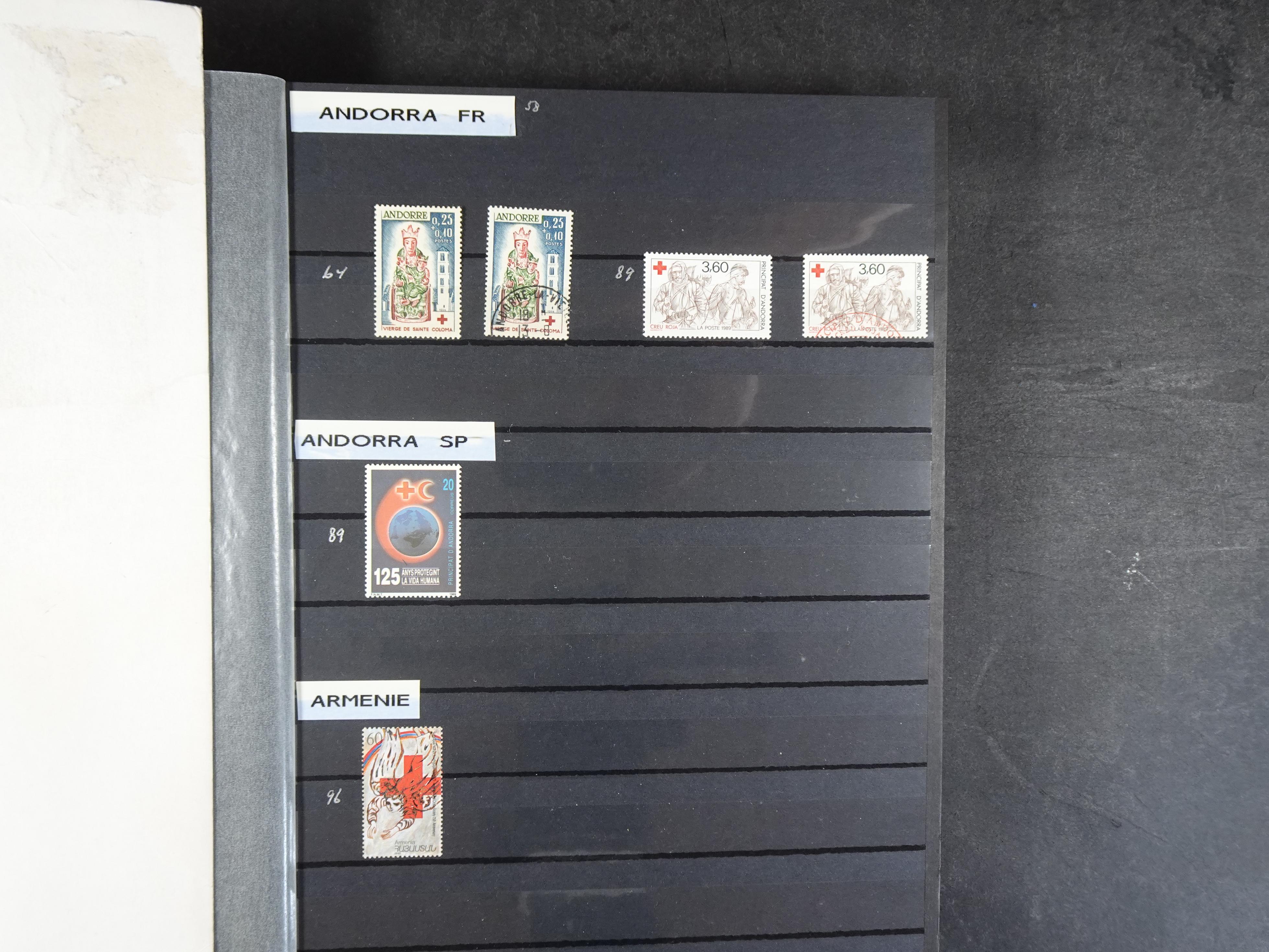 Mooie verzameling met beter materiaal onder andere Albanië, België, Frankrijk, Monaco, etc.
Veelal dubbel aanwezig.
Flinke cat. waarde. 3