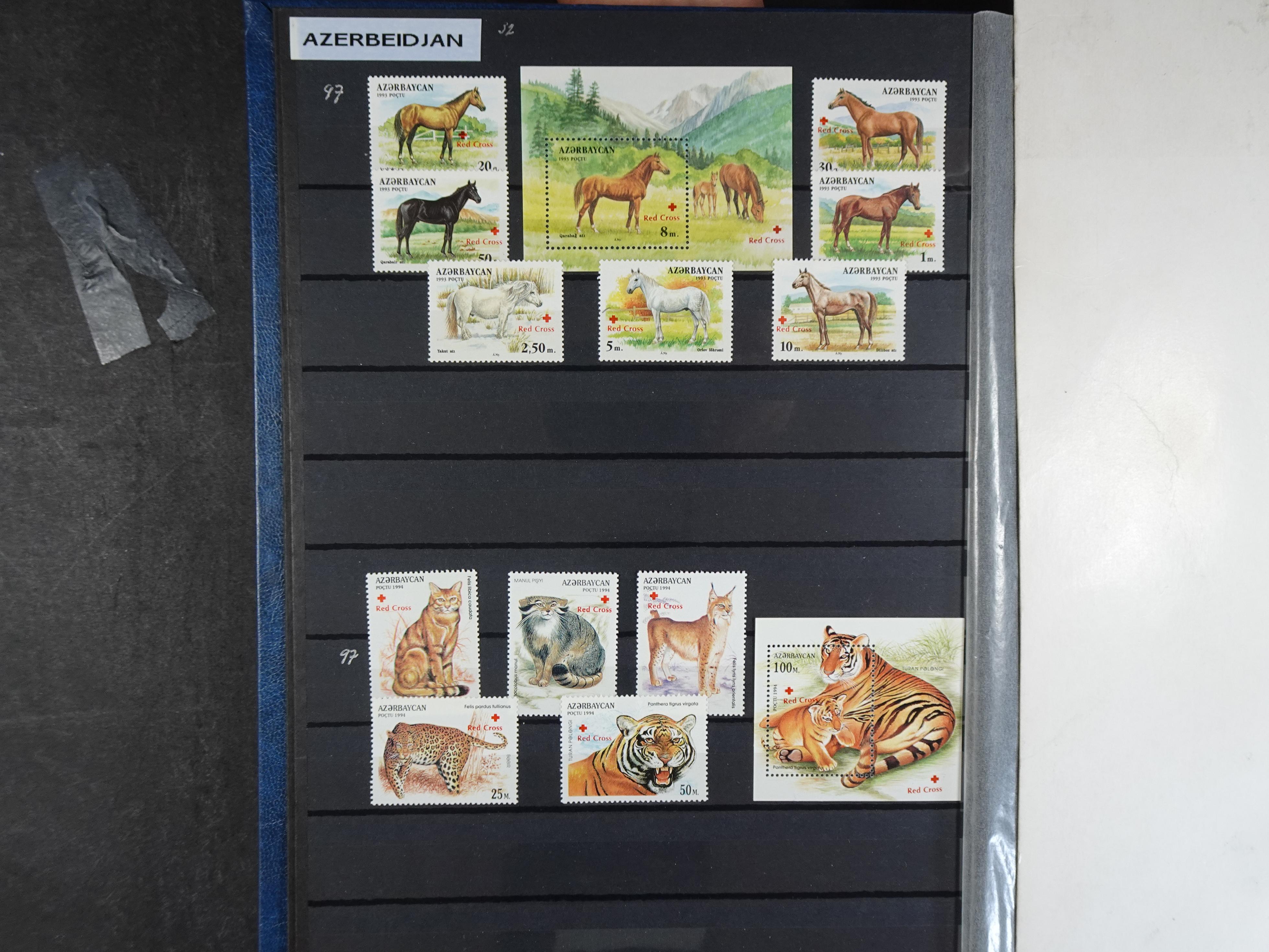 Mooie verzameling met beter materiaal onder andere Albanië, België, Frankrijk, Monaco, etc.
Veelal dubbel aanwezig.
Flinke cat. waarde. 4