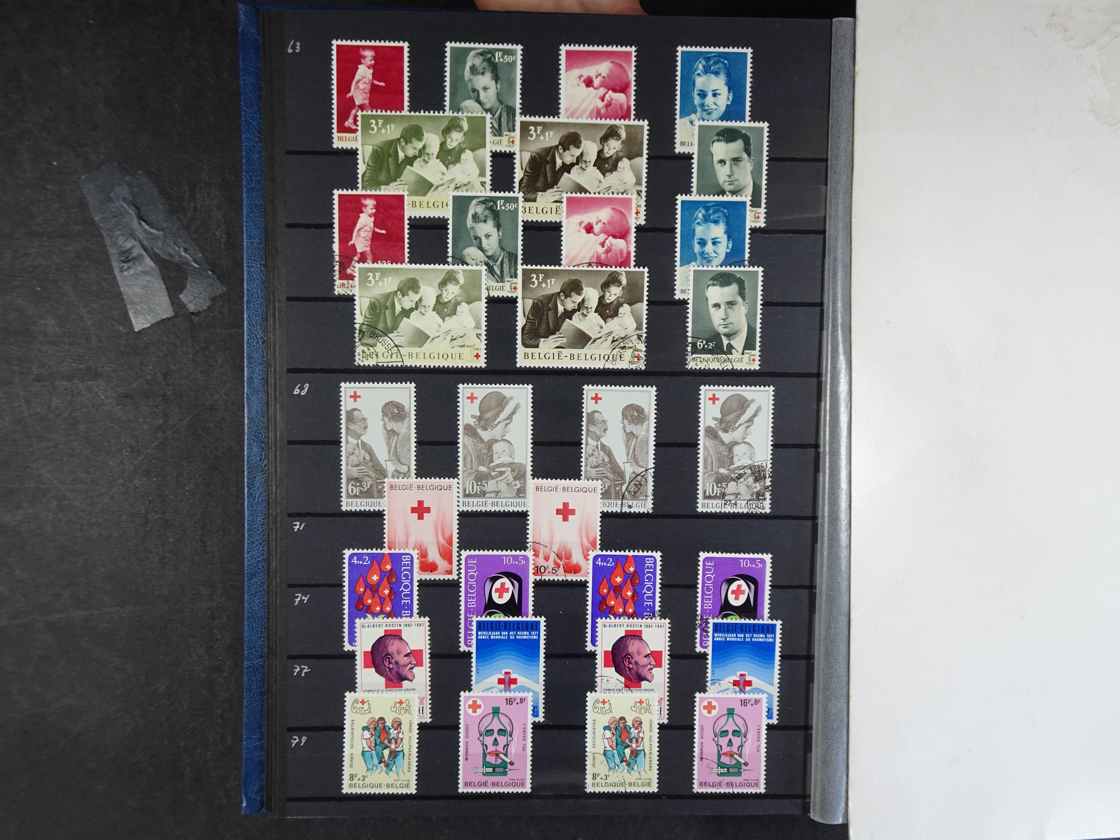 Mooie verzameling met beter materiaal onder andere Albanië, België, Frankrijk, Monaco, etc.
Veelal dubbel aanwezig.
Flinke cat. waarde. 8