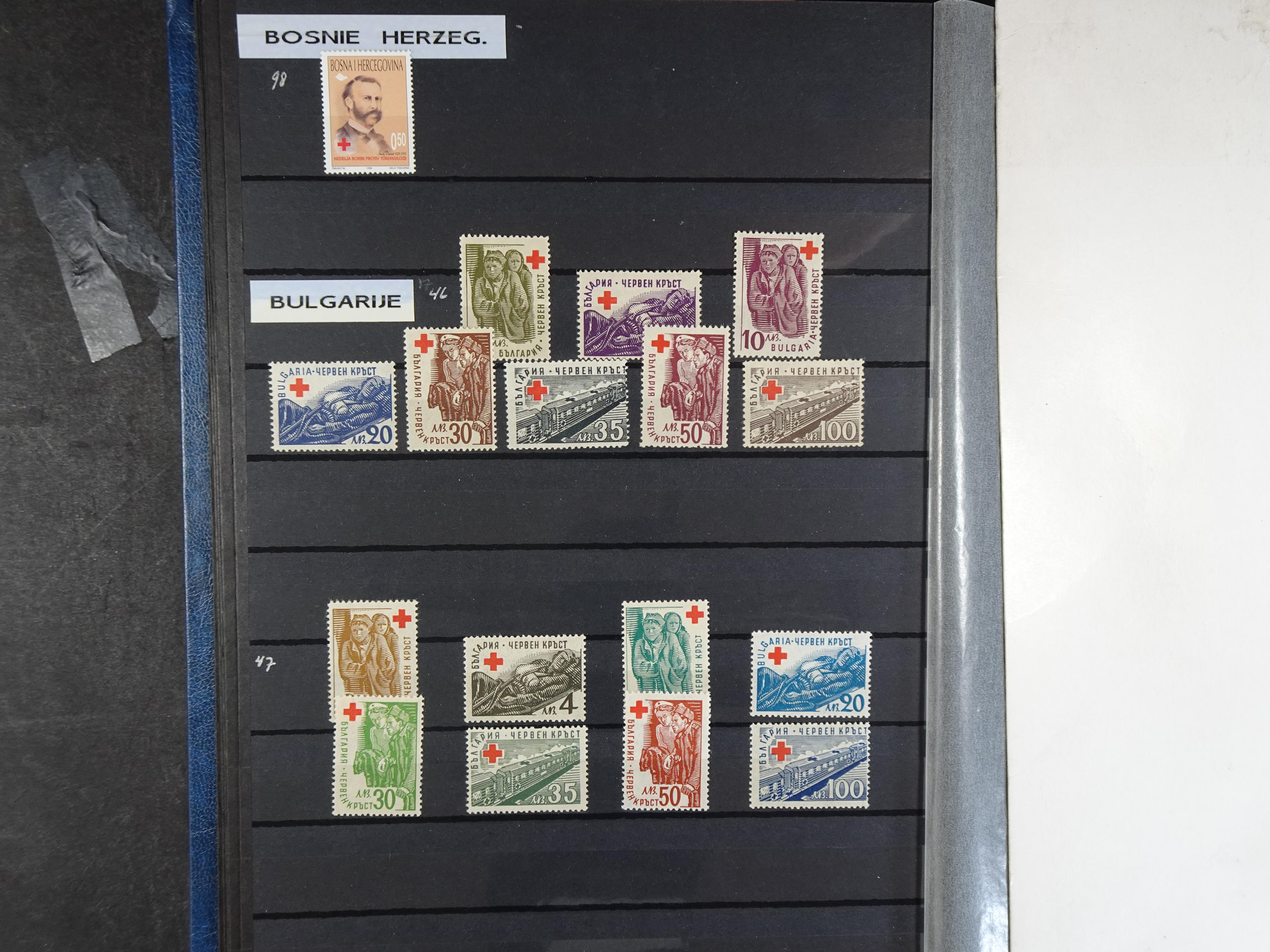 Mooie verzameling met beter materiaal onder andere Albanië, België, Frankrijk, Monaco, etc.
Veelal dubbel aanwezig.
Flinke cat. waarde. 10