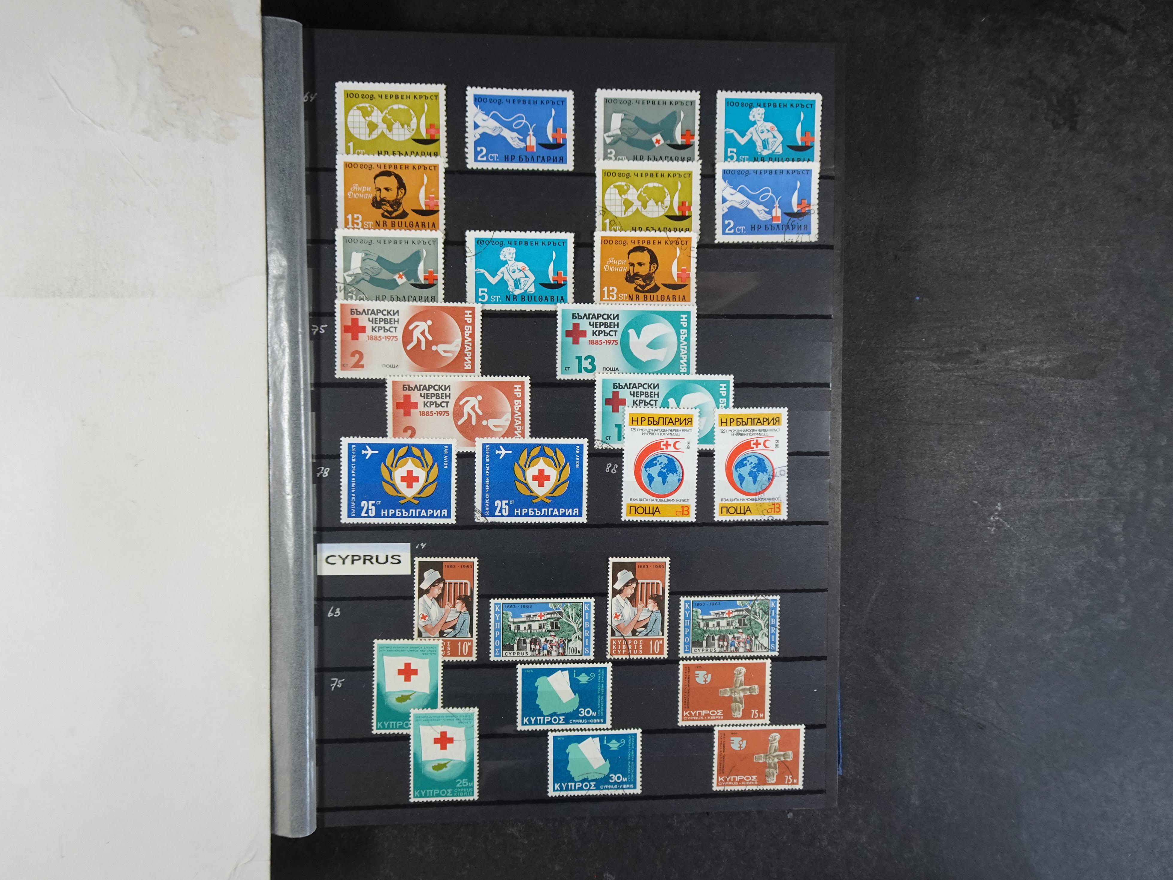 Mooie verzameling met beter materiaal onder andere Albanië, België, Frankrijk, Monaco, etc.
Veelal dubbel aanwezig.
Flinke cat. waarde. 11