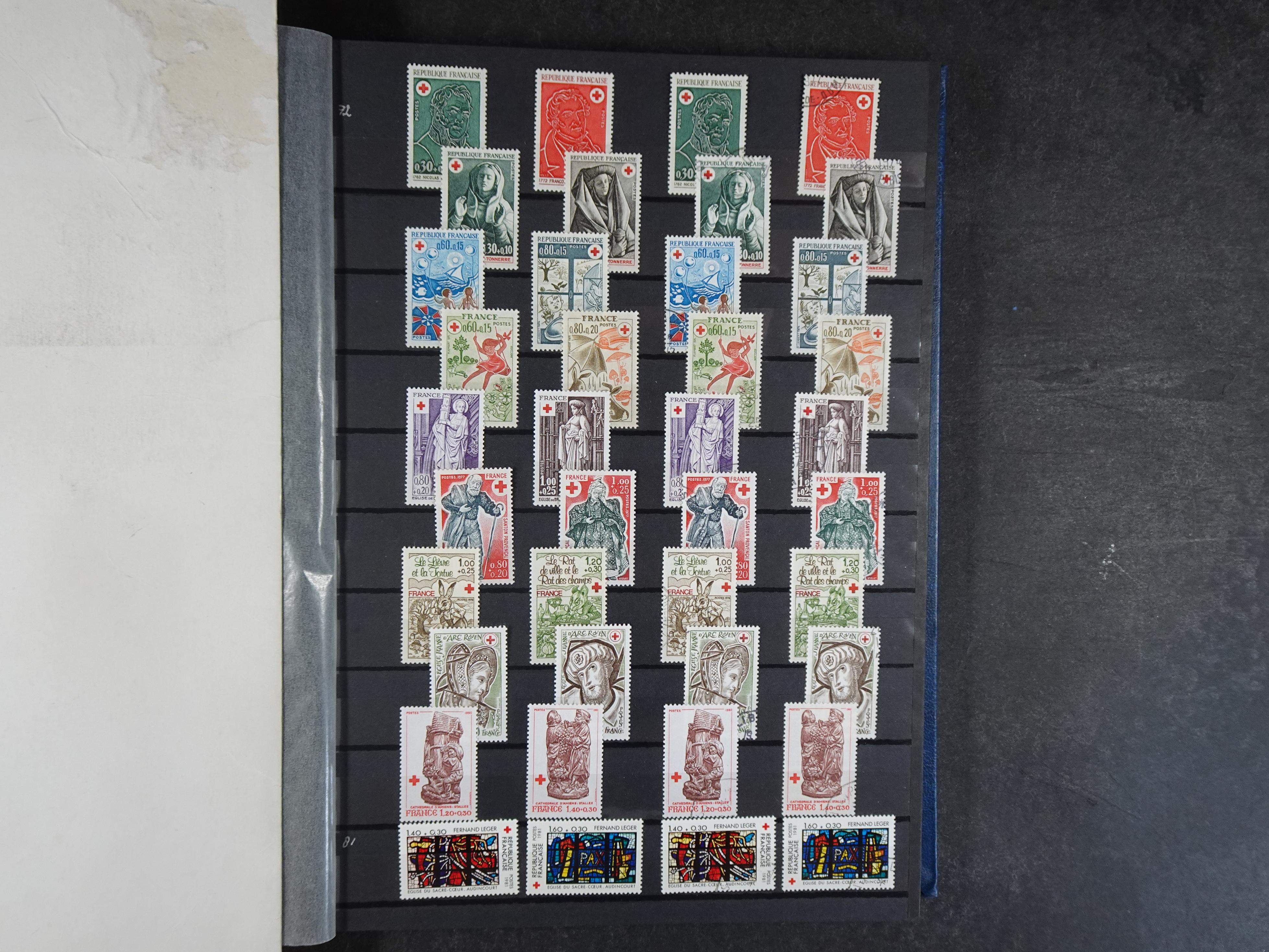 Mooie verzameling met beter materiaal onder andere Albanië, België, Frankrijk, Monaco, etc.
Veelal dubbel aanwezig.
Flinke cat. waarde. 31