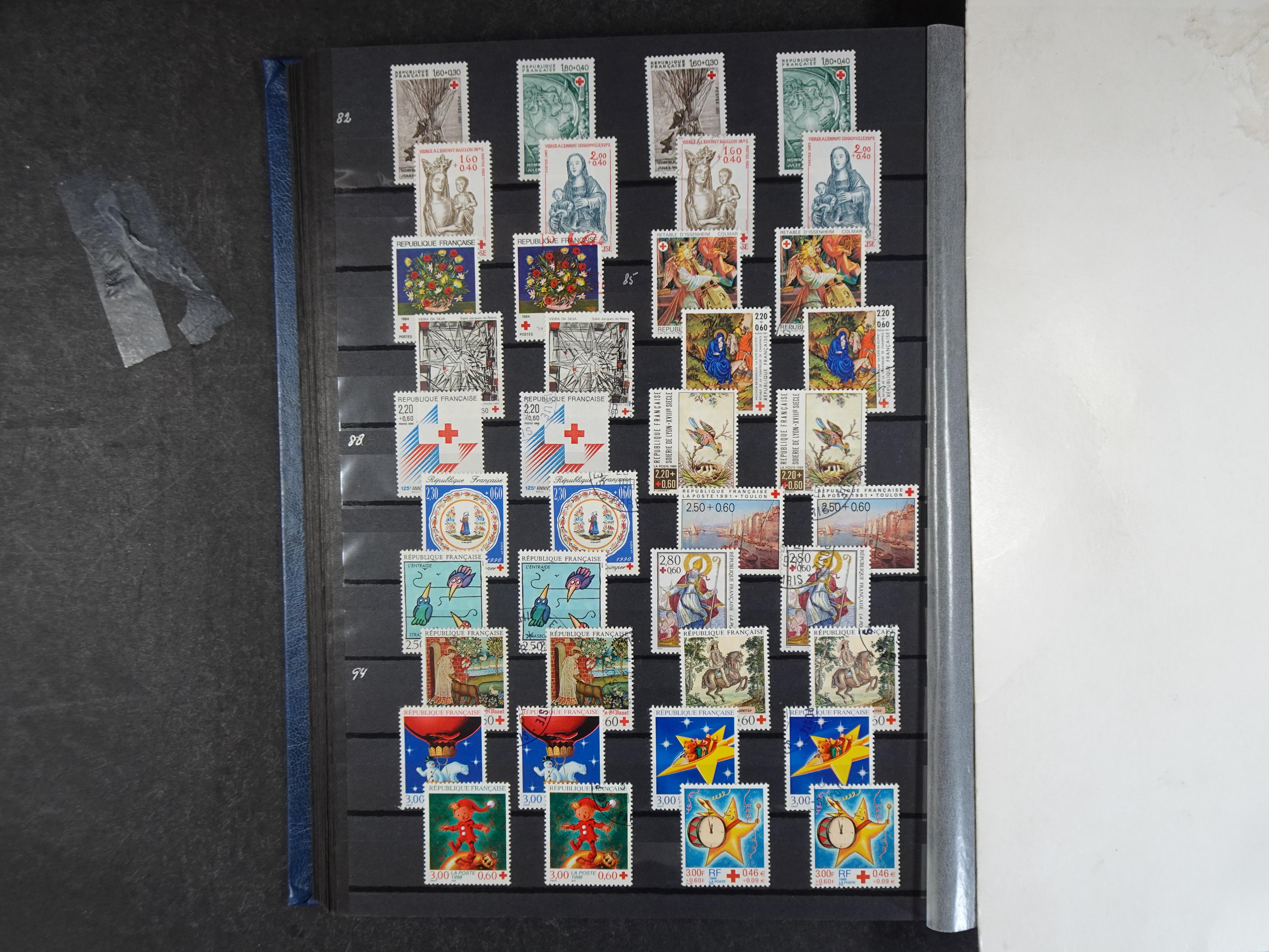 Mooie verzameling met beter materiaal onder andere Albanië, België, Frankrijk, Monaco, etc.
Veelal dubbel aanwezig.
Flinke cat. waarde. 32