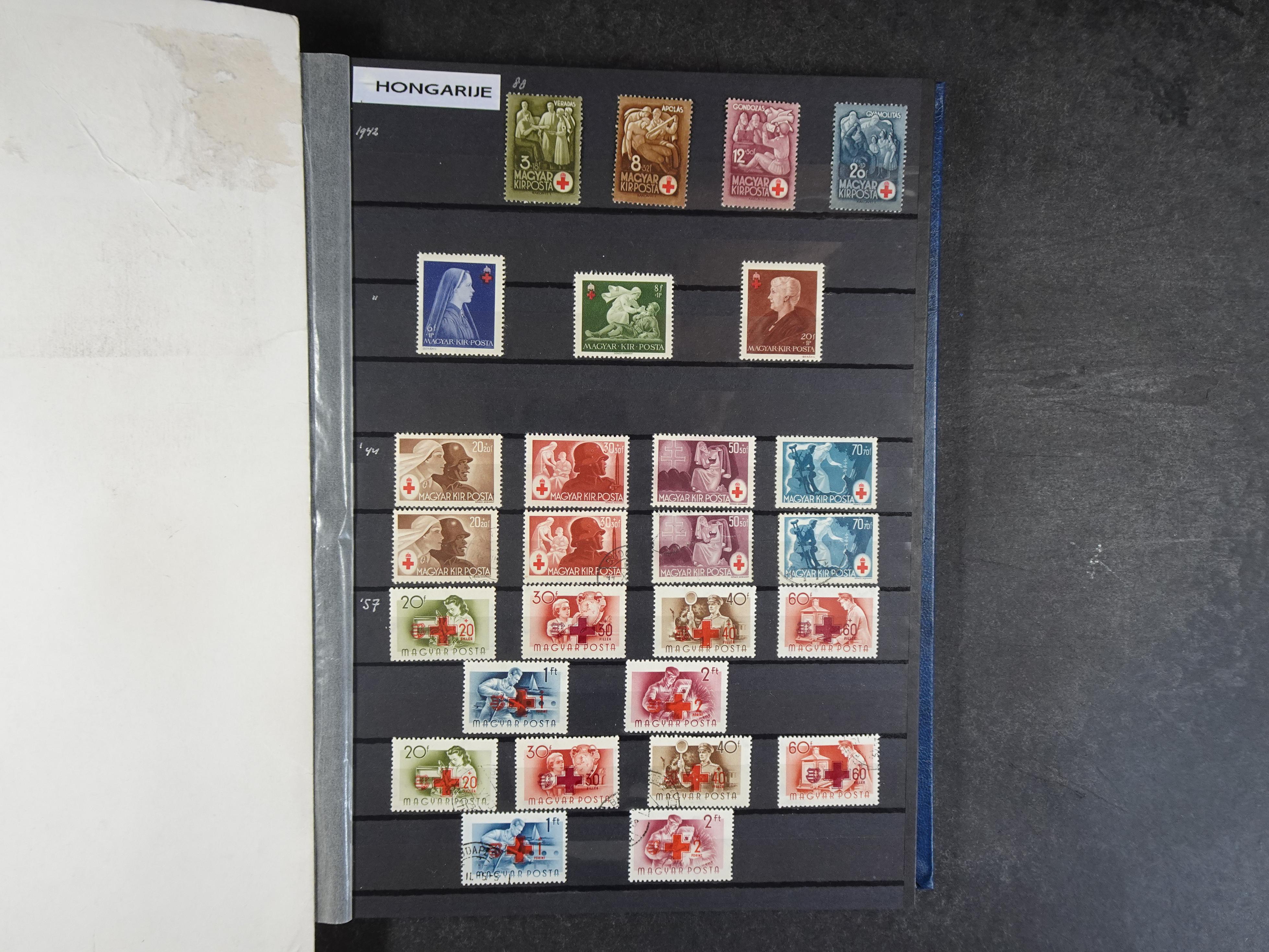 Mooie verzameling met beter materiaal onder andere Albanië, België, Frankrijk, Monaco, etc.
Veelal dubbel aanwezig.
Flinke cat. waarde. 35