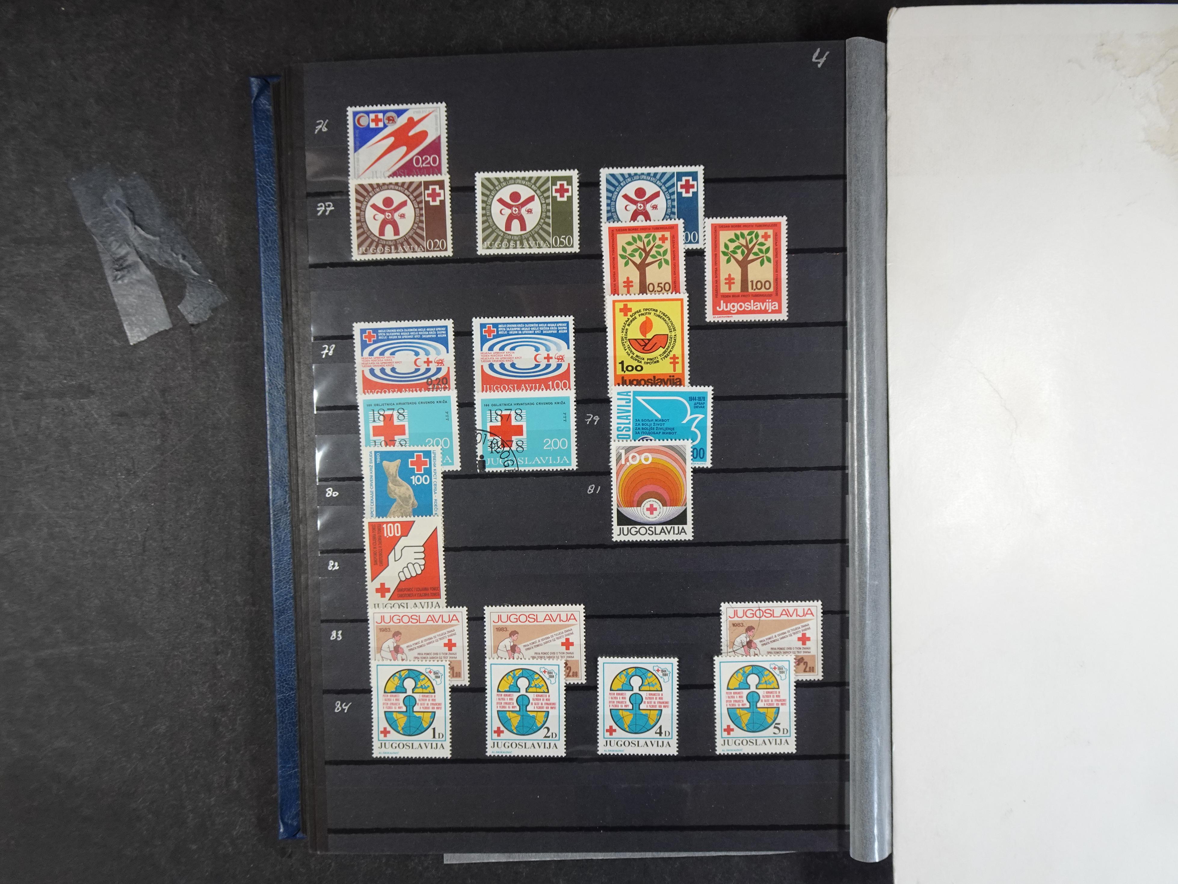 Mooie verzameling met beter materiaal onder andere Albanië, België, Frankrijk, Monaco, etc.
Veelal dubbel aanwezig.
Flinke cat. waarde. 42