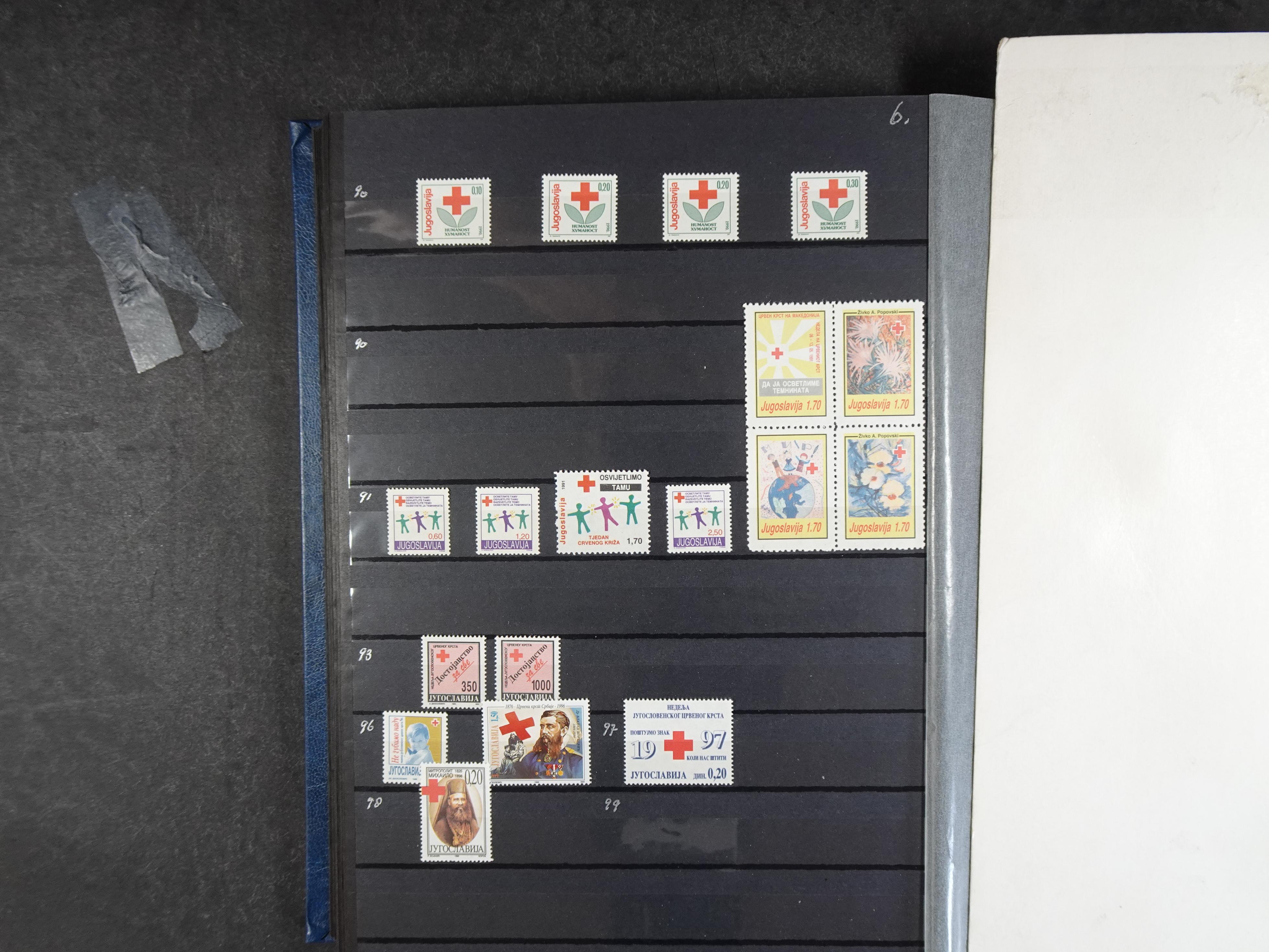 Mooie verzameling met beter materiaal onder andere Albanië, België, Frankrijk, Monaco, etc.
Veelal dubbel aanwezig.
Flinke cat. waarde. 44