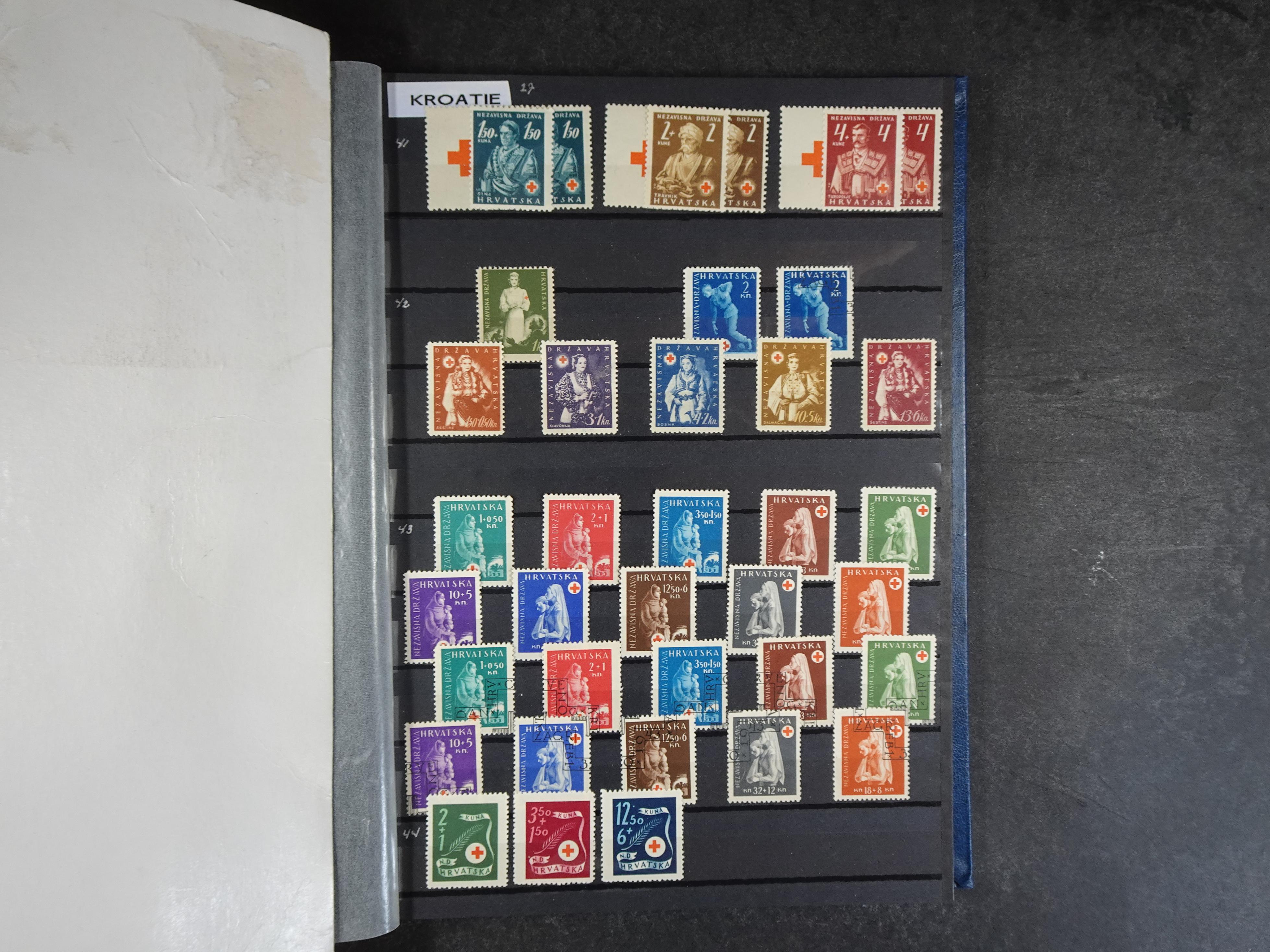 Mooie verzameling met beter materiaal onder andere Albanië, België, Frankrijk, Monaco, etc.
Veelal dubbel aanwezig.
Flinke cat. waarde. 45