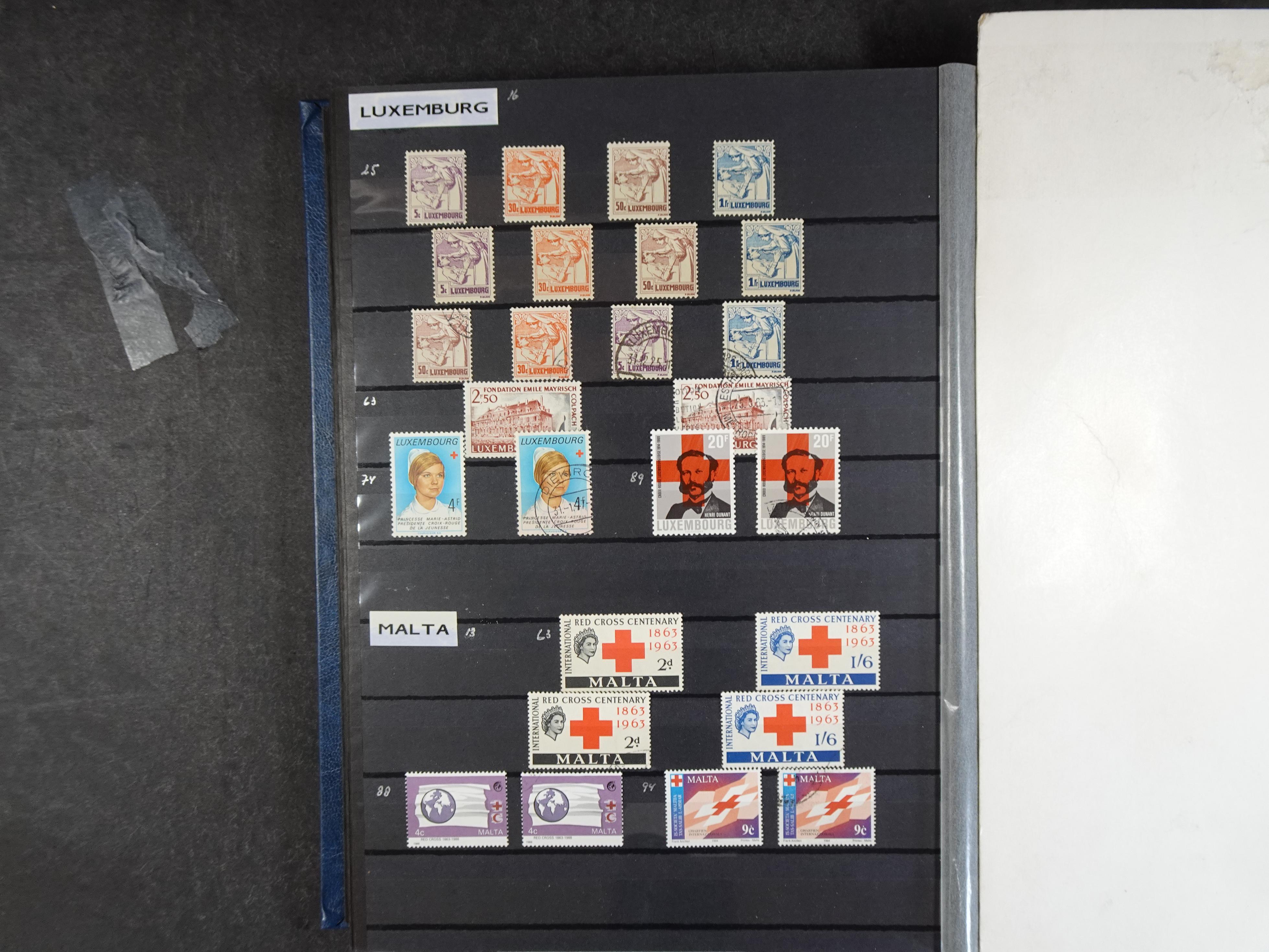 Mooie verzameling met beter materiaal onder andere Albanië, België, Frankrijk, Monaco, etc.
Veelal dubbel aanwezig.
Flinke cat. waarde. 48