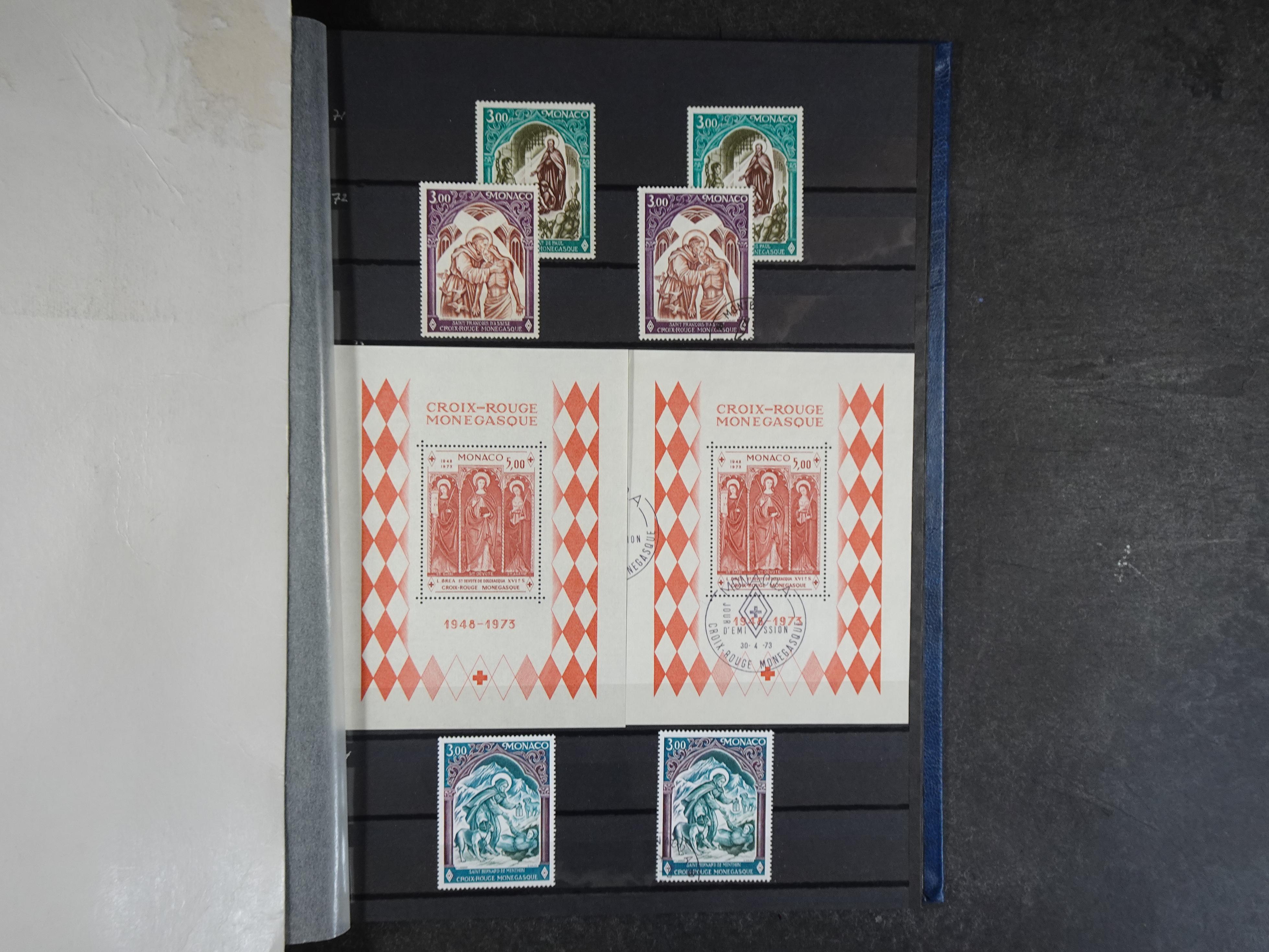 Mooie verzameling met beter materiaal onder andere Albanië, België, Frankrijk, Monaco, etc.
Veelal dubbel aanwezig.
Flinke cat. waarde. 53