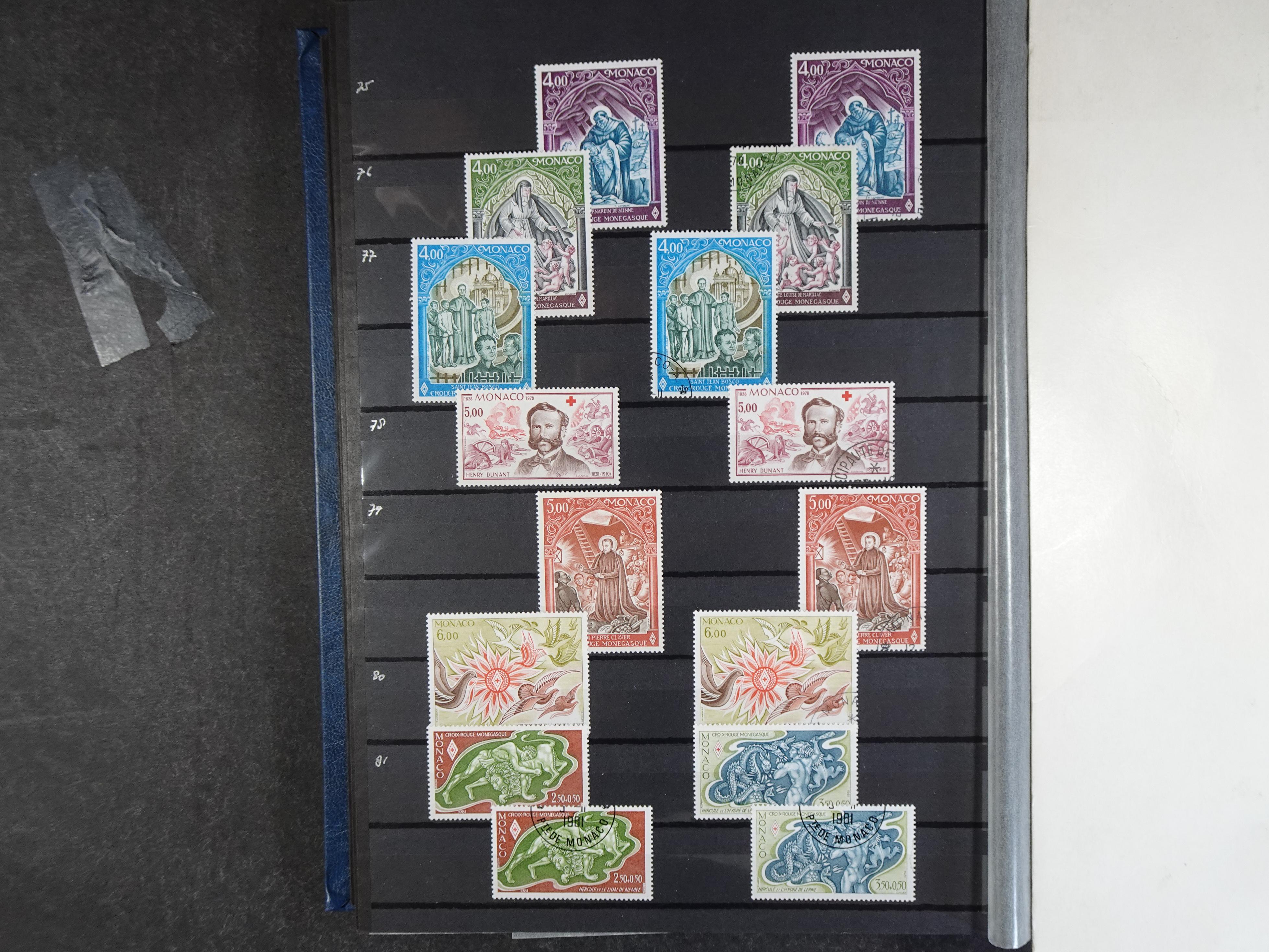 Mooie verzameling met beter materiaal onder andere Albanië, België, Frankrijk, Monaco, etc.
Veelal dubbel aanwezig.
Flinke cat. waarde. 54