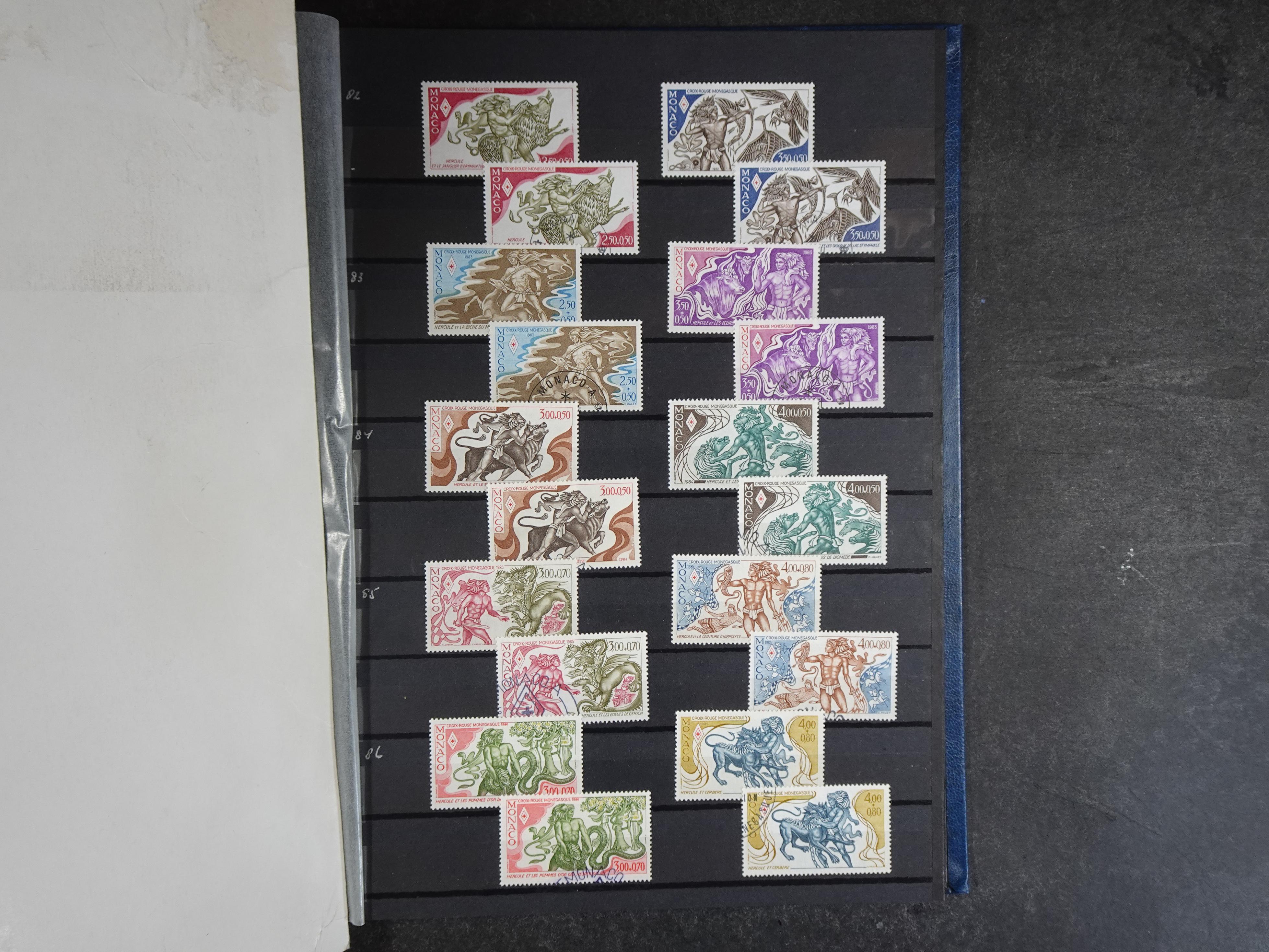 Mooie verzameling met beter materiaal onder andere Albanië, België, Frankrijk, Monaco, etc.
Veelal dubbel aanwezig.
Flinke cat. waarde. 55