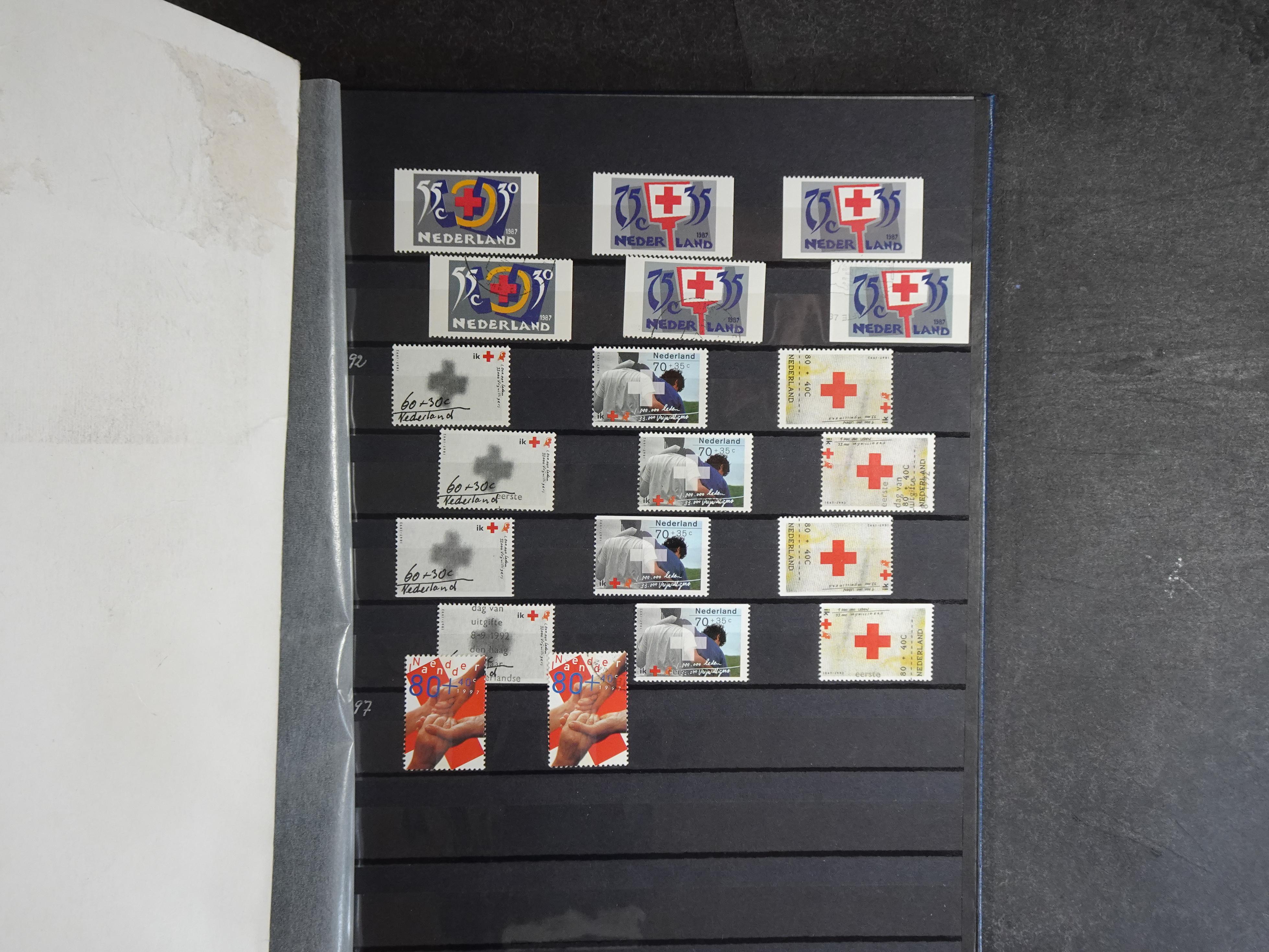 Mooie verzameling met beter materiaal onder andere Albanië, België, Frankrijk, Monaco, etc.
Veelal dubbel aanwezig.
Flinke cat. waarde. 61