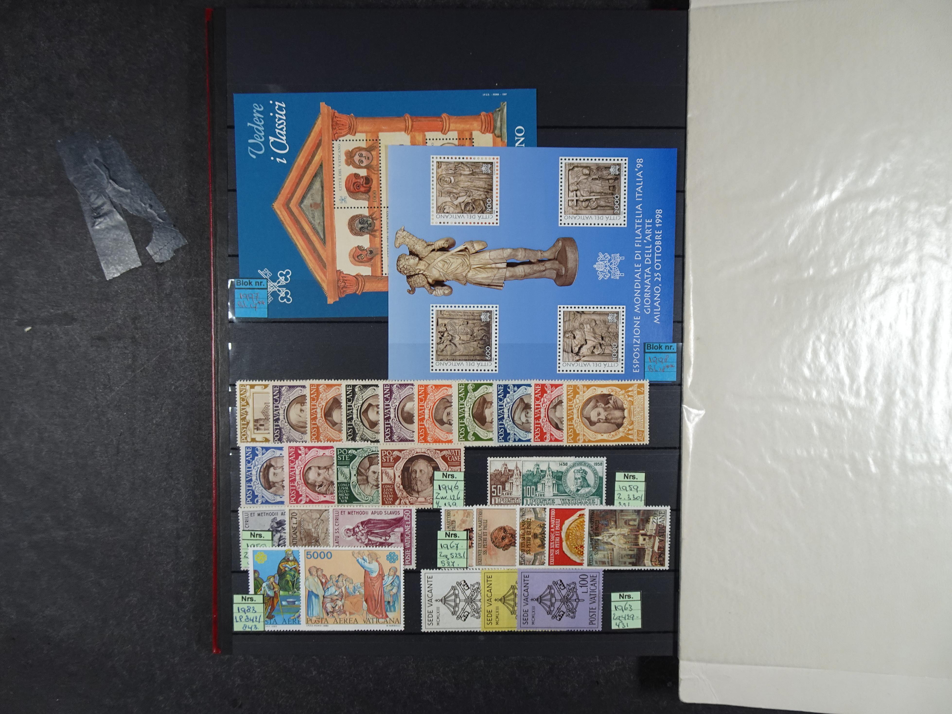 Mooie partij blokken en kleinbogen o.a. Belire blokken, San Marino. 16