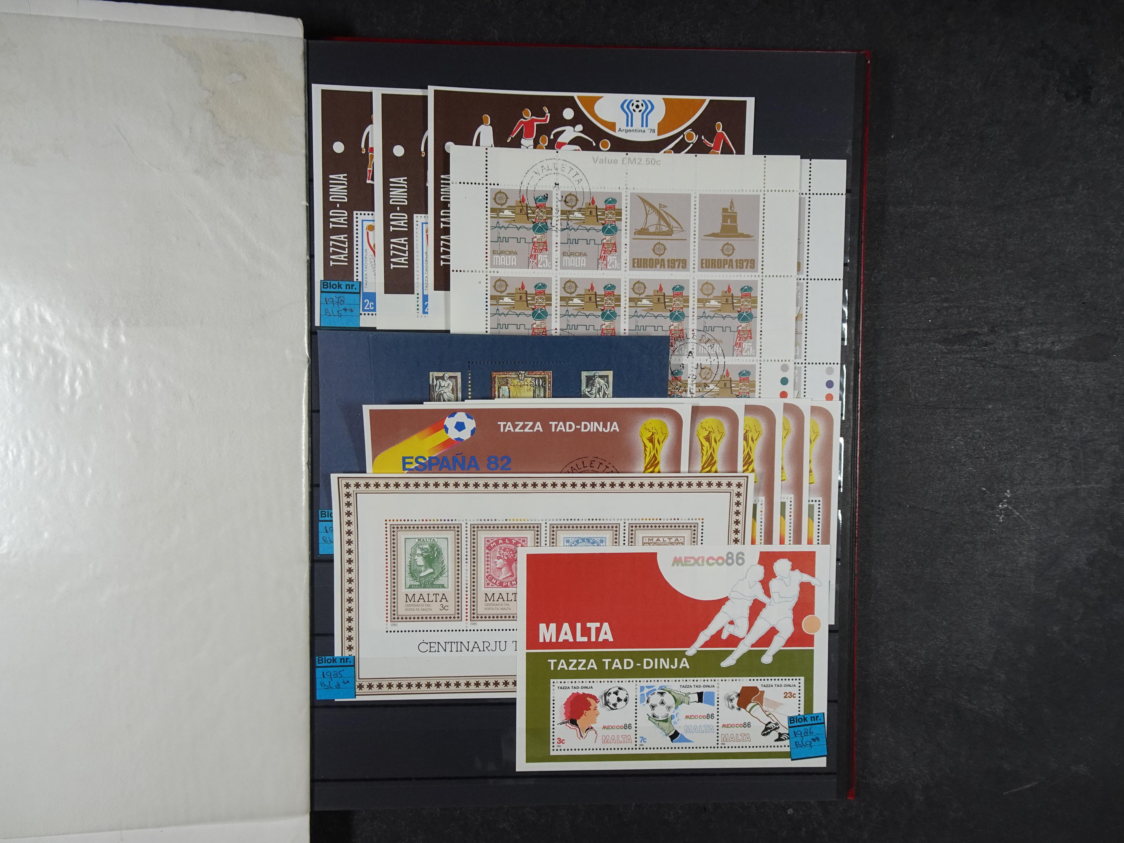 Mooie partij blokken en kleinbogen o.a. Belire blokken, San Marino. 18