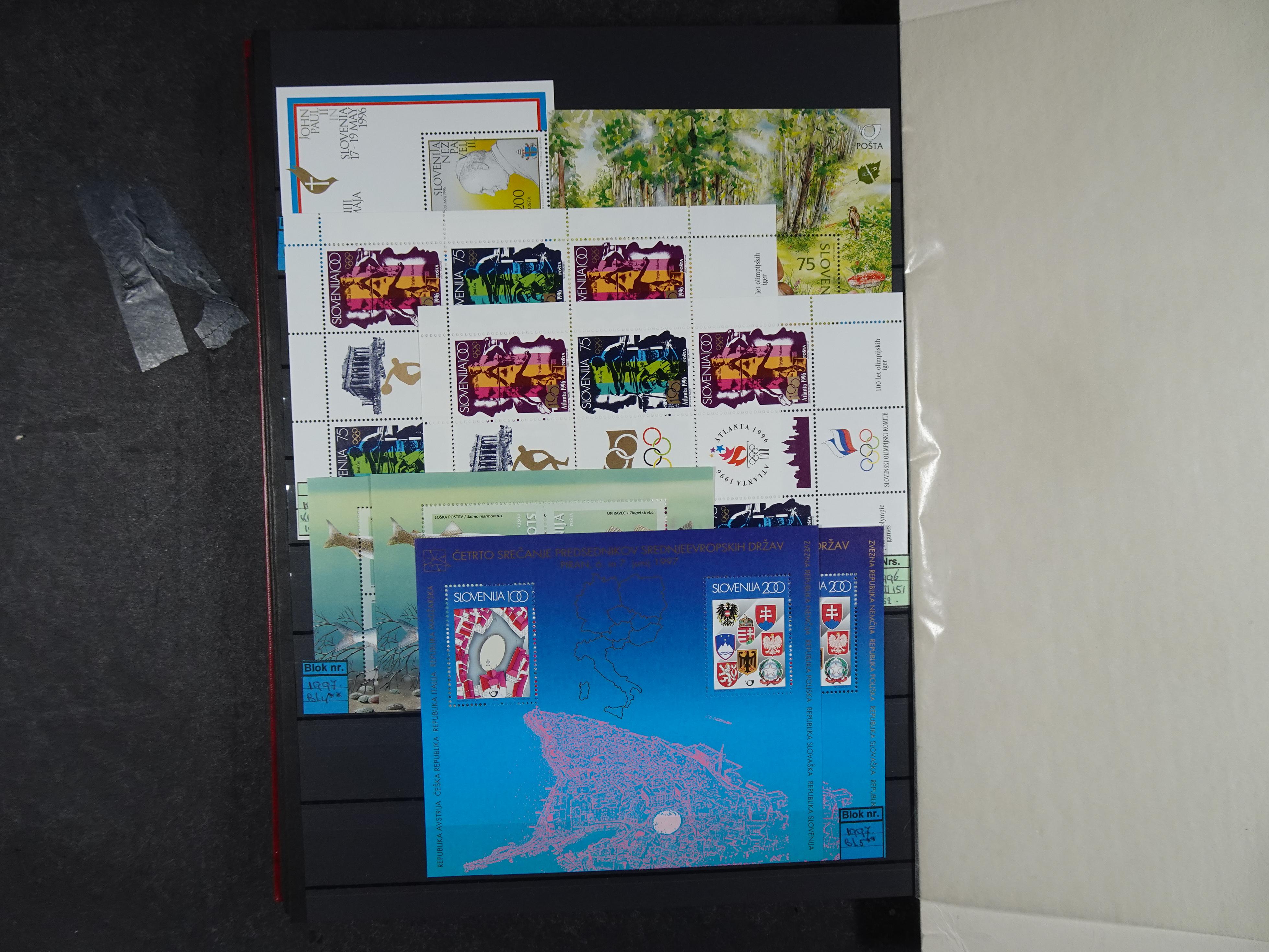 Mooie partij blokken en kleinbogen o.a. Belire blokken, San Marino. 24