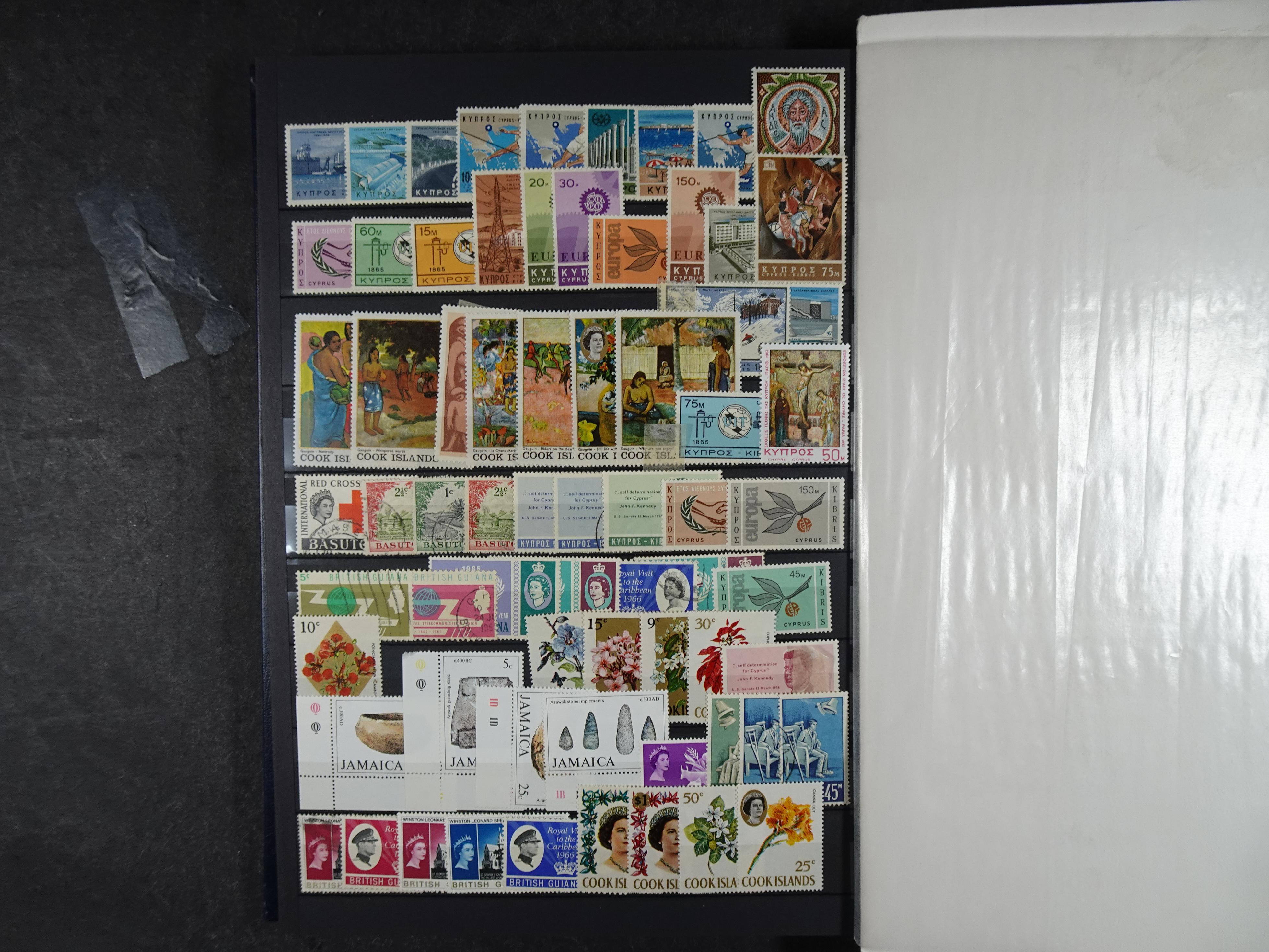 Mooie uitzoek partij met veel beter materiaal. Hoge waarde. 18