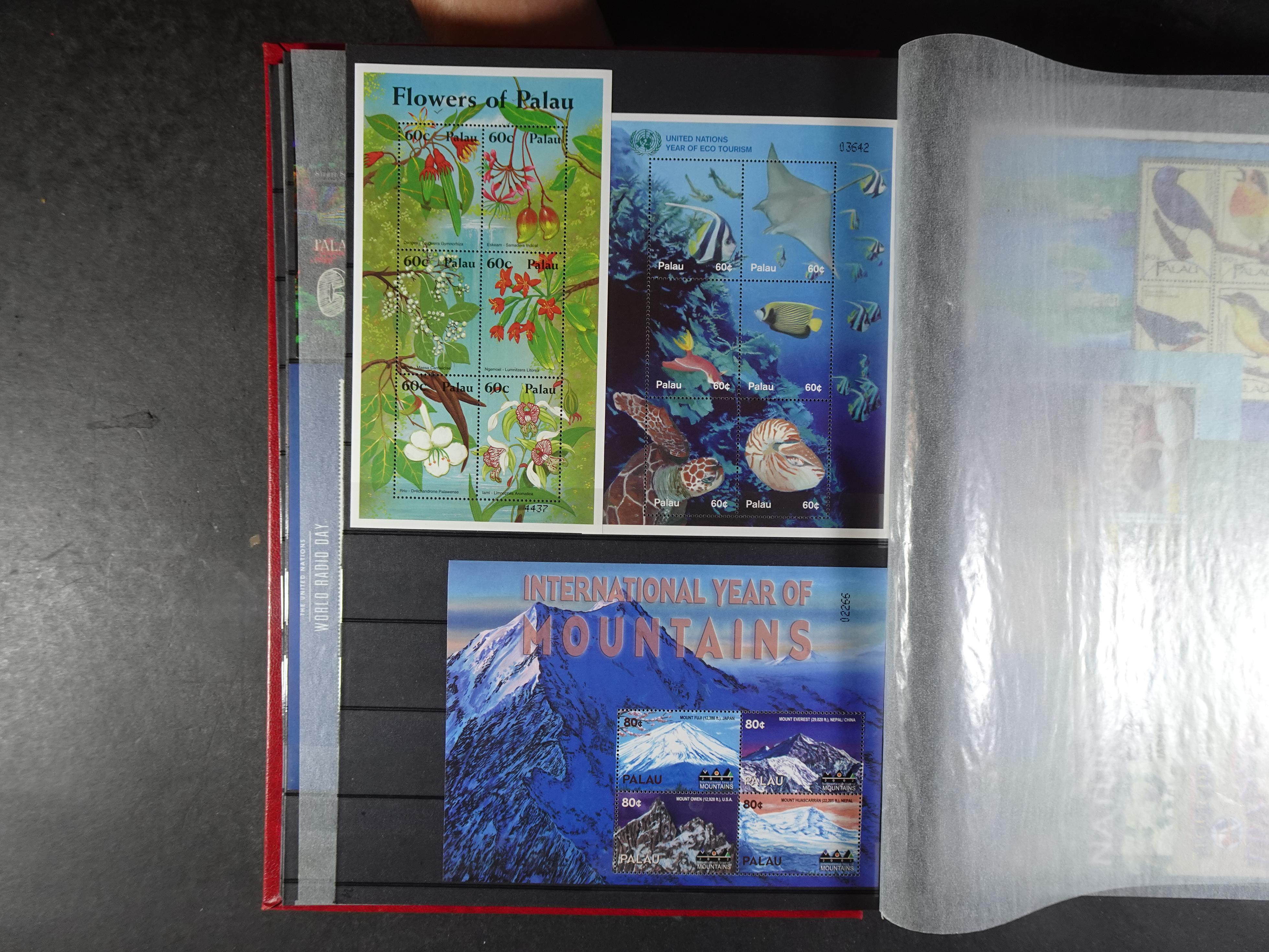 Palau 230 postfrisse blokken. €1,20 per stuk.
Enorme cat. waarde.
Koopje. 10