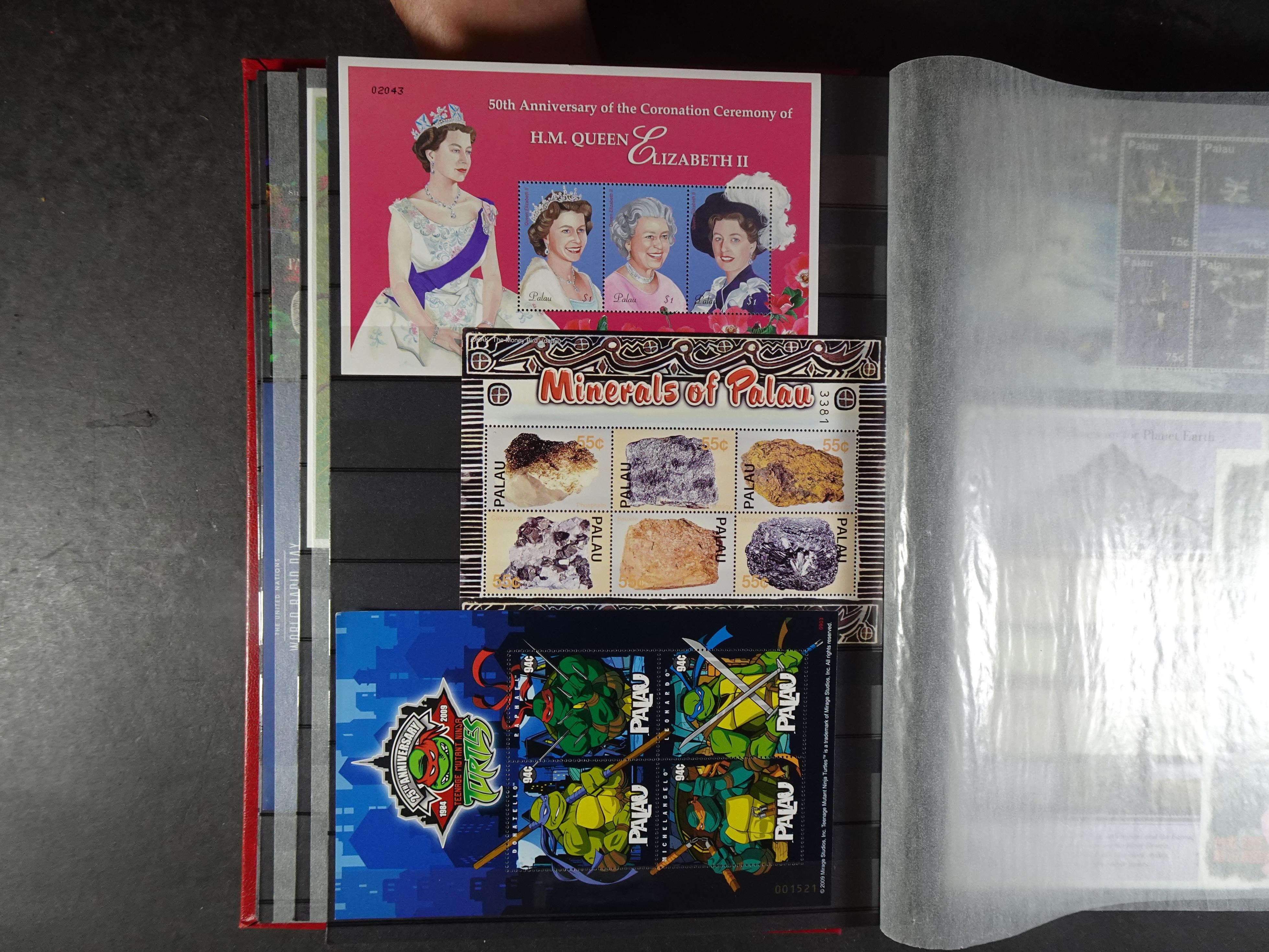 Palau 230 postfrisse blokken. €1,20 per stuk.
Enorme cat. waarde.
Koopje. 12