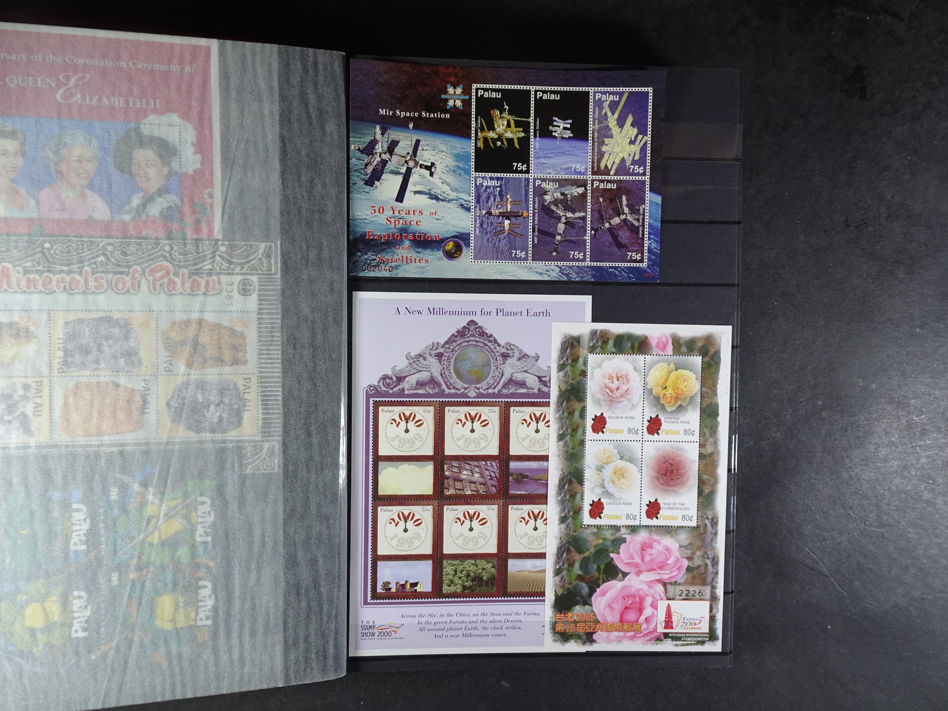 Palau 230 postfrisse blokken. €1,20 per stuk.
Enorme cat. waarde.
Koopje. 13