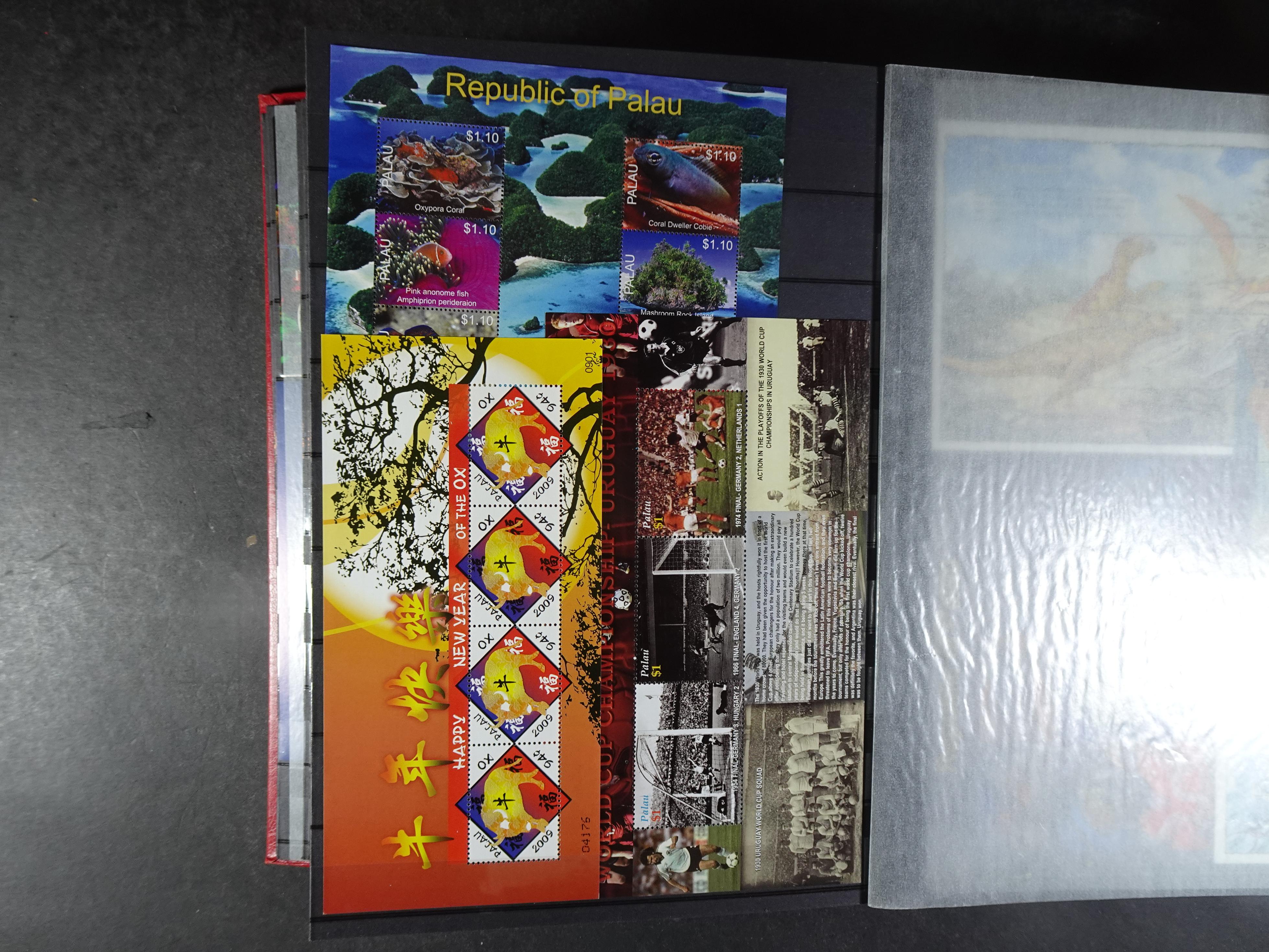 Palau 230 postfrisse blokken. €1,20 per stuk.
Enorme cat. waarde.
Koopje. 18