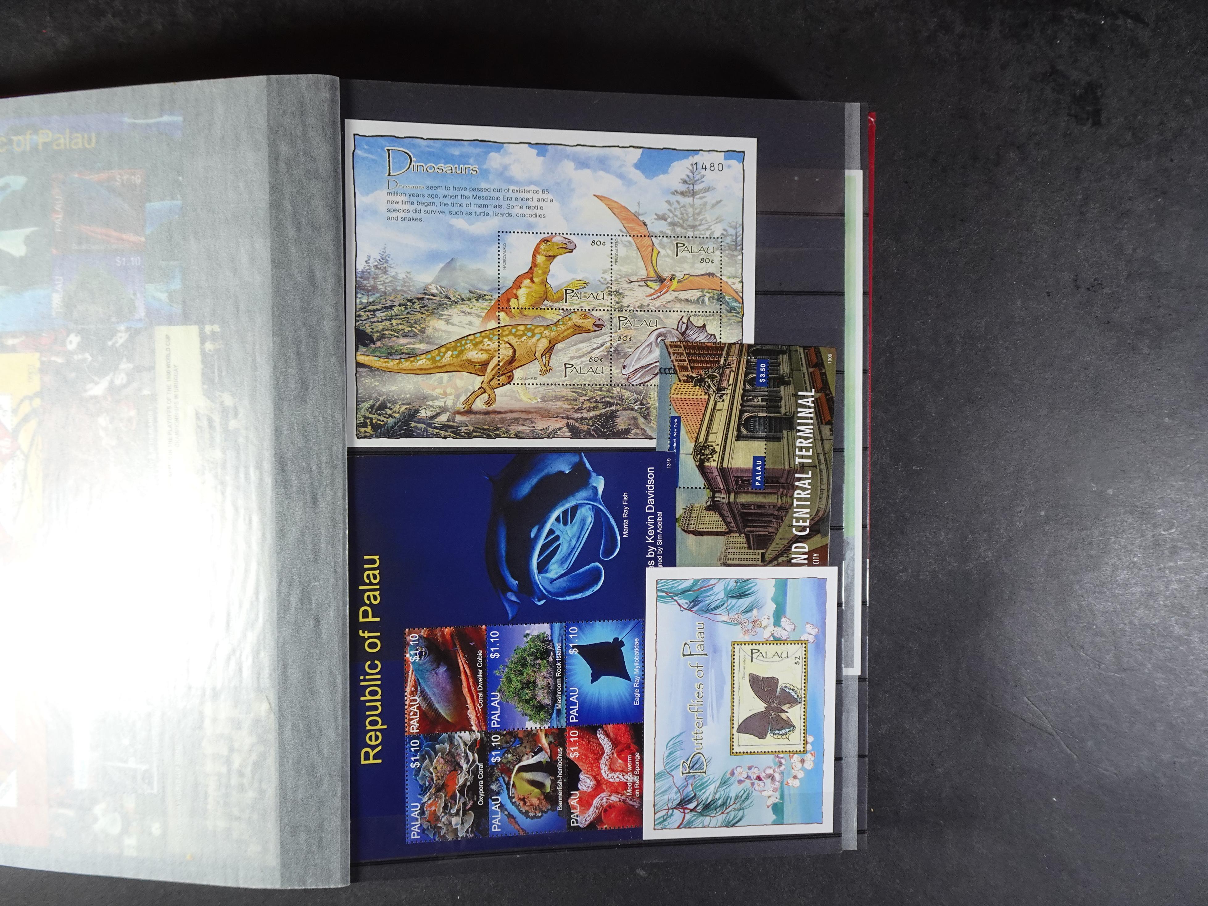 Palau 230 postfrisse blokken. €1,20 per stuk.
Enorme cat. waarde.
Koopje. 19