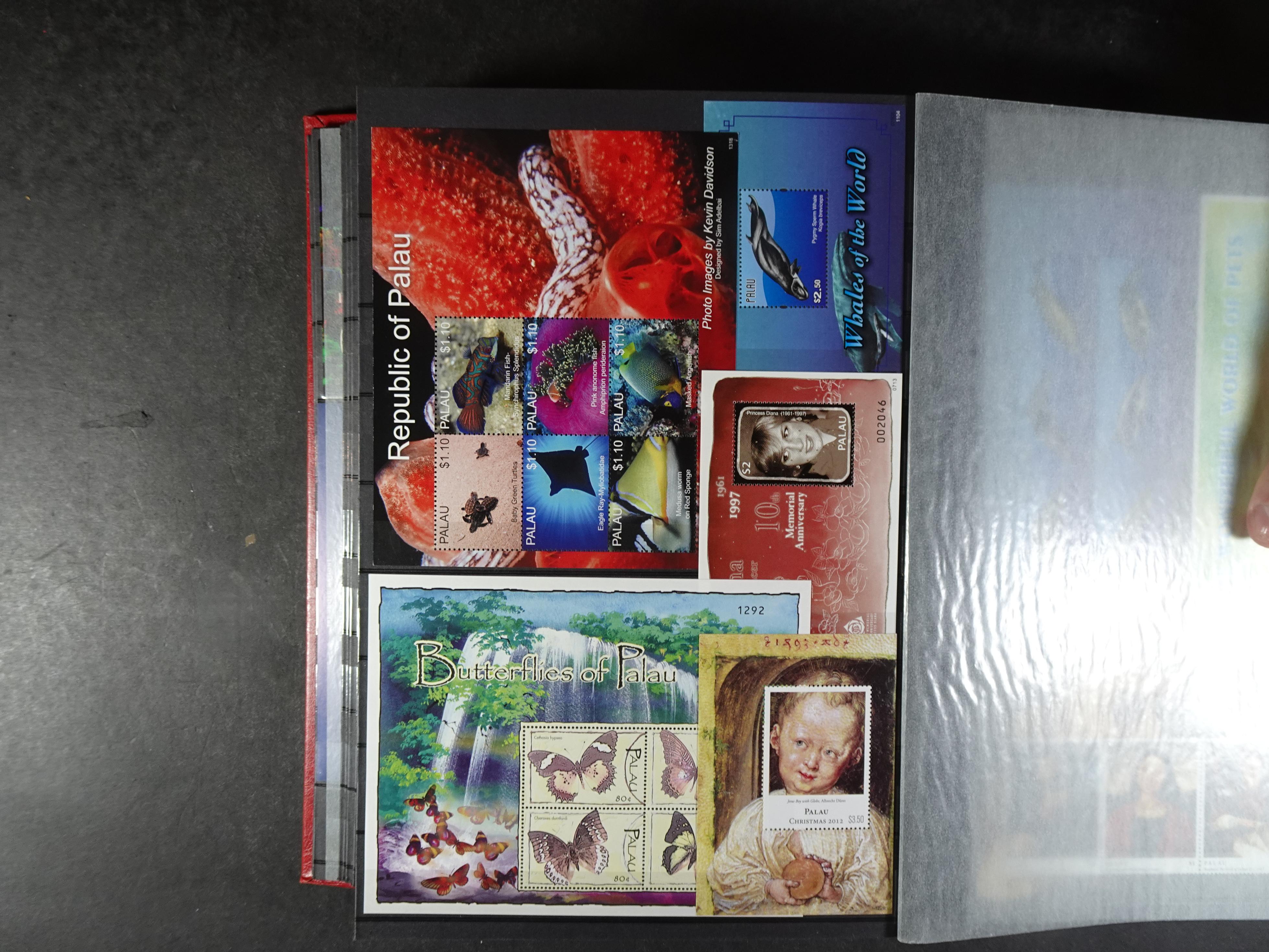 Palau 230 postfrisse blokken. €1,20 per stuk.
Enorme cat. waarde.
Koopje. 20