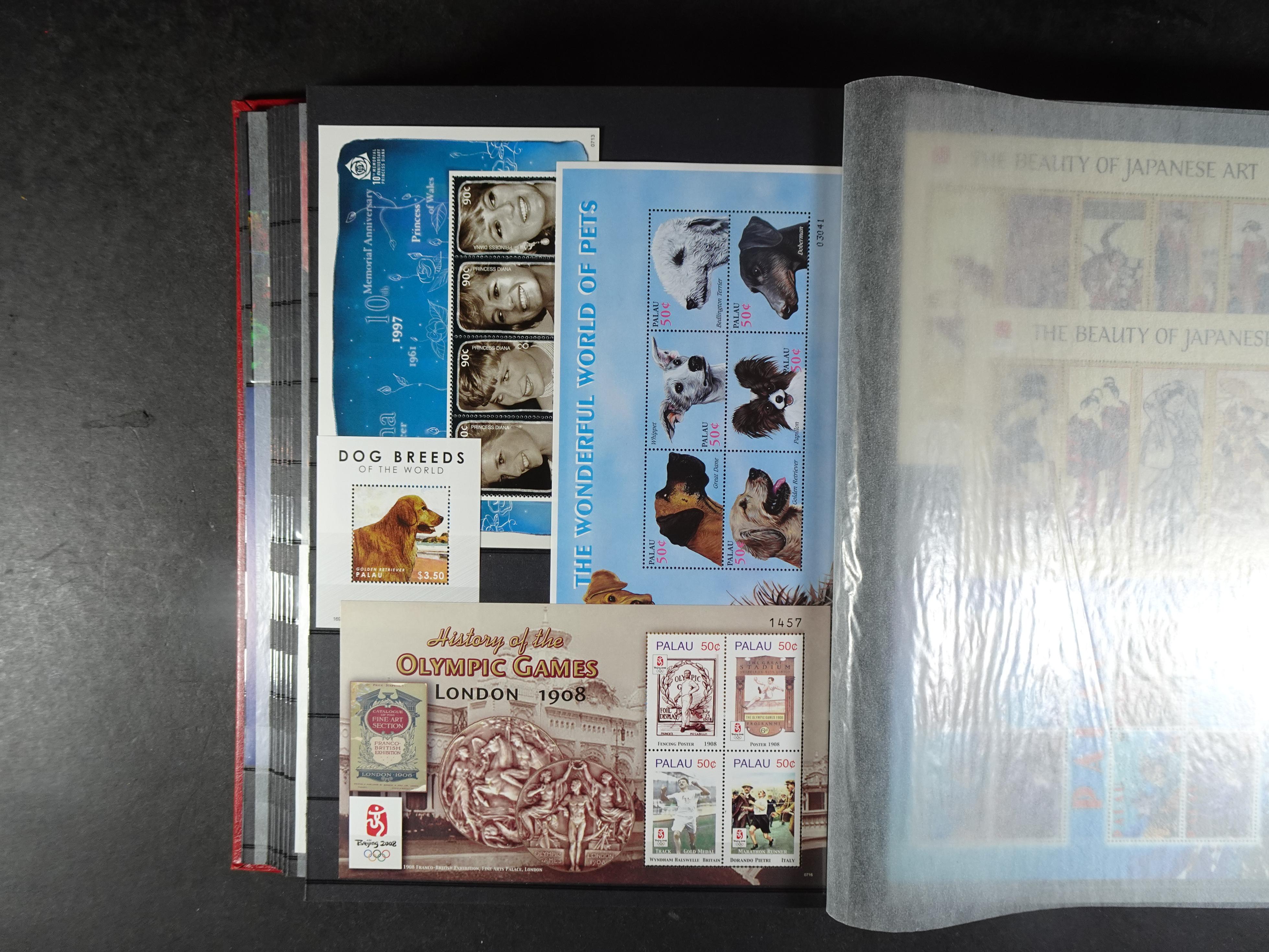 Palau 230 postfrisse blokken. €1,20 per stuk.
Enorme cat. waarde.
Koopje. 22