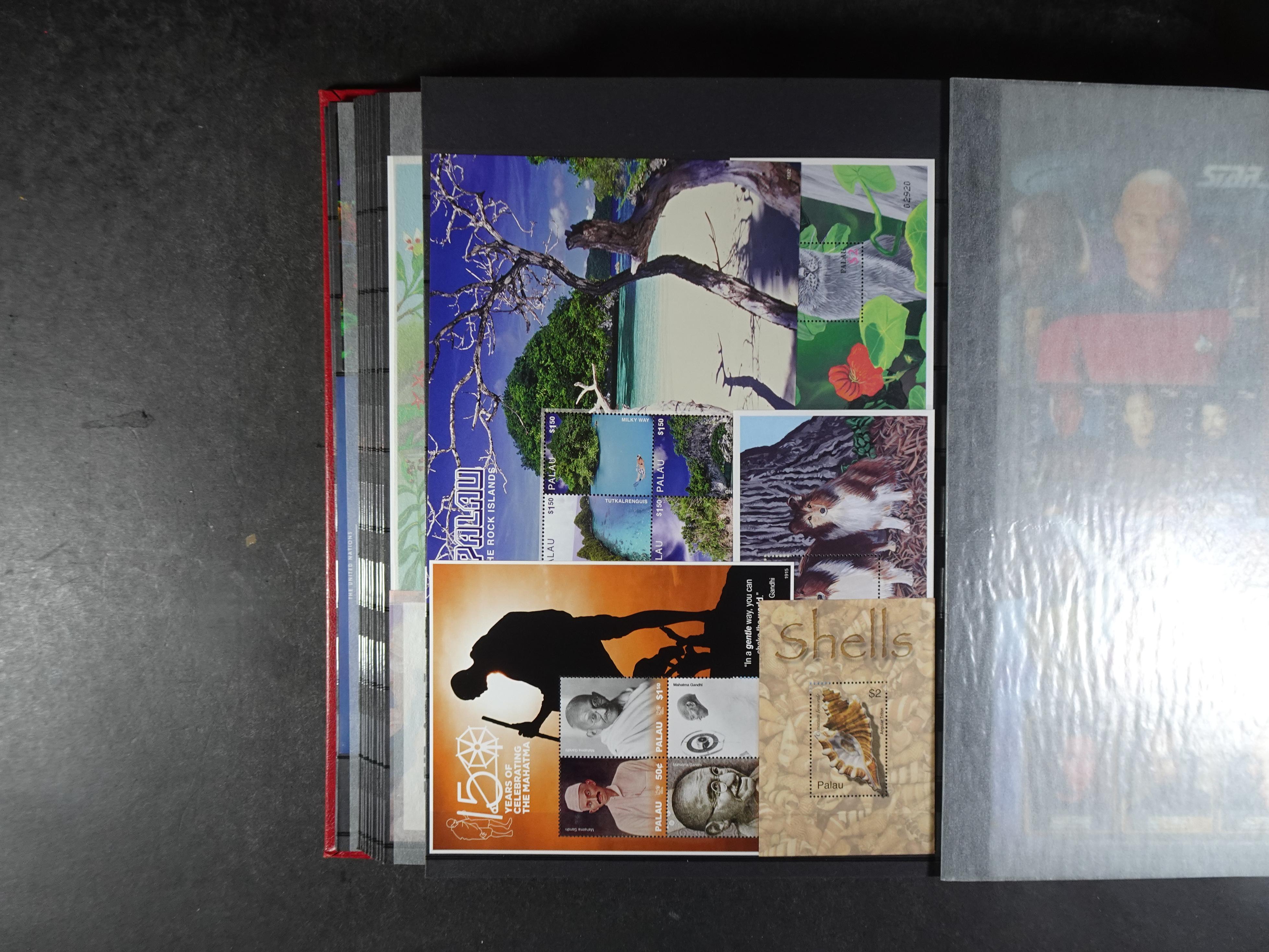 Palau 230 postfrisse blokken. €1,20 per stuk.
Enorme cat. waarde.
Koopje. 28