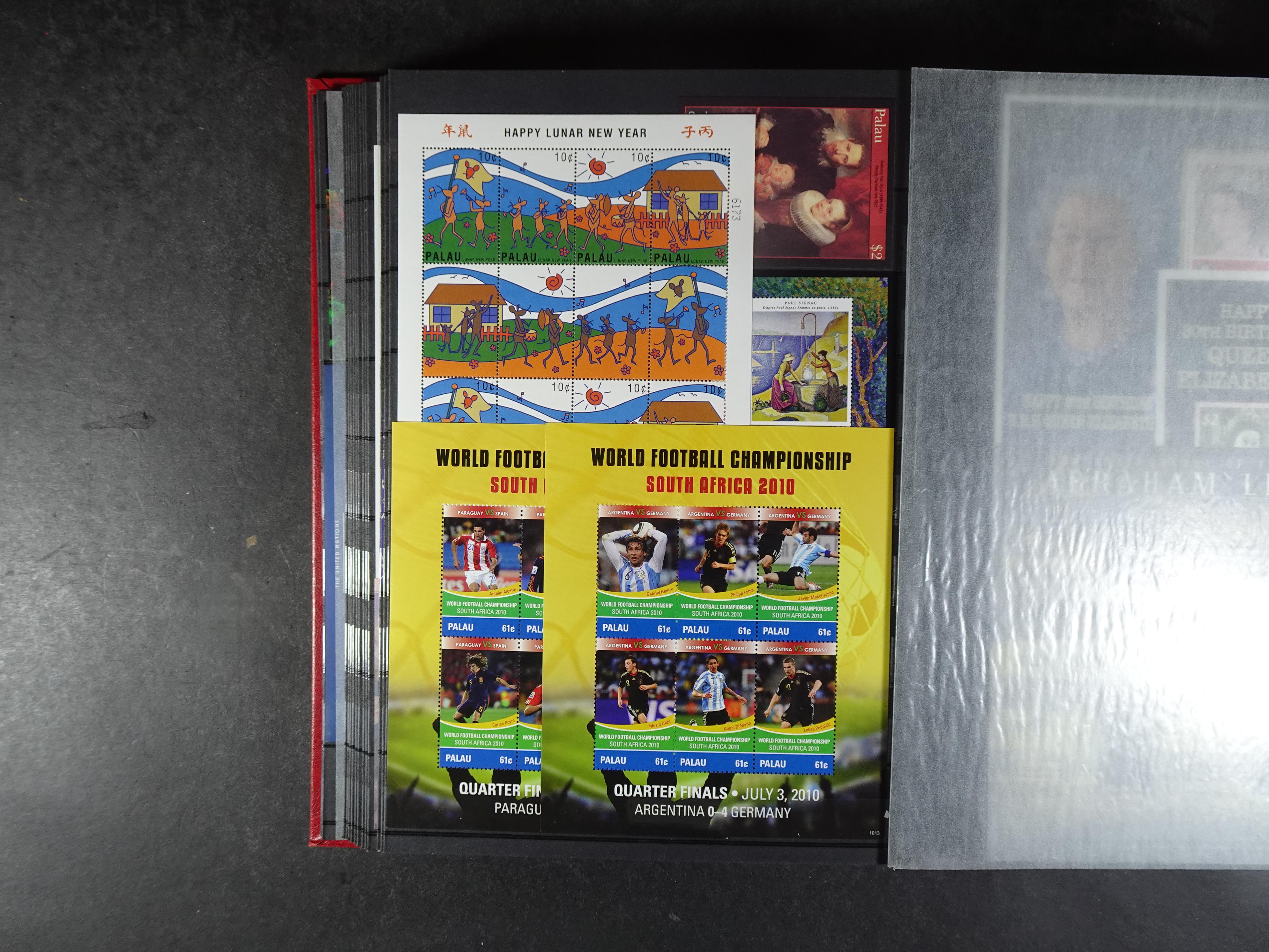 Palau 230 postfrisse blokken. €1,20 per stuk.
Enorme cat. waarde.
Koopje. 32