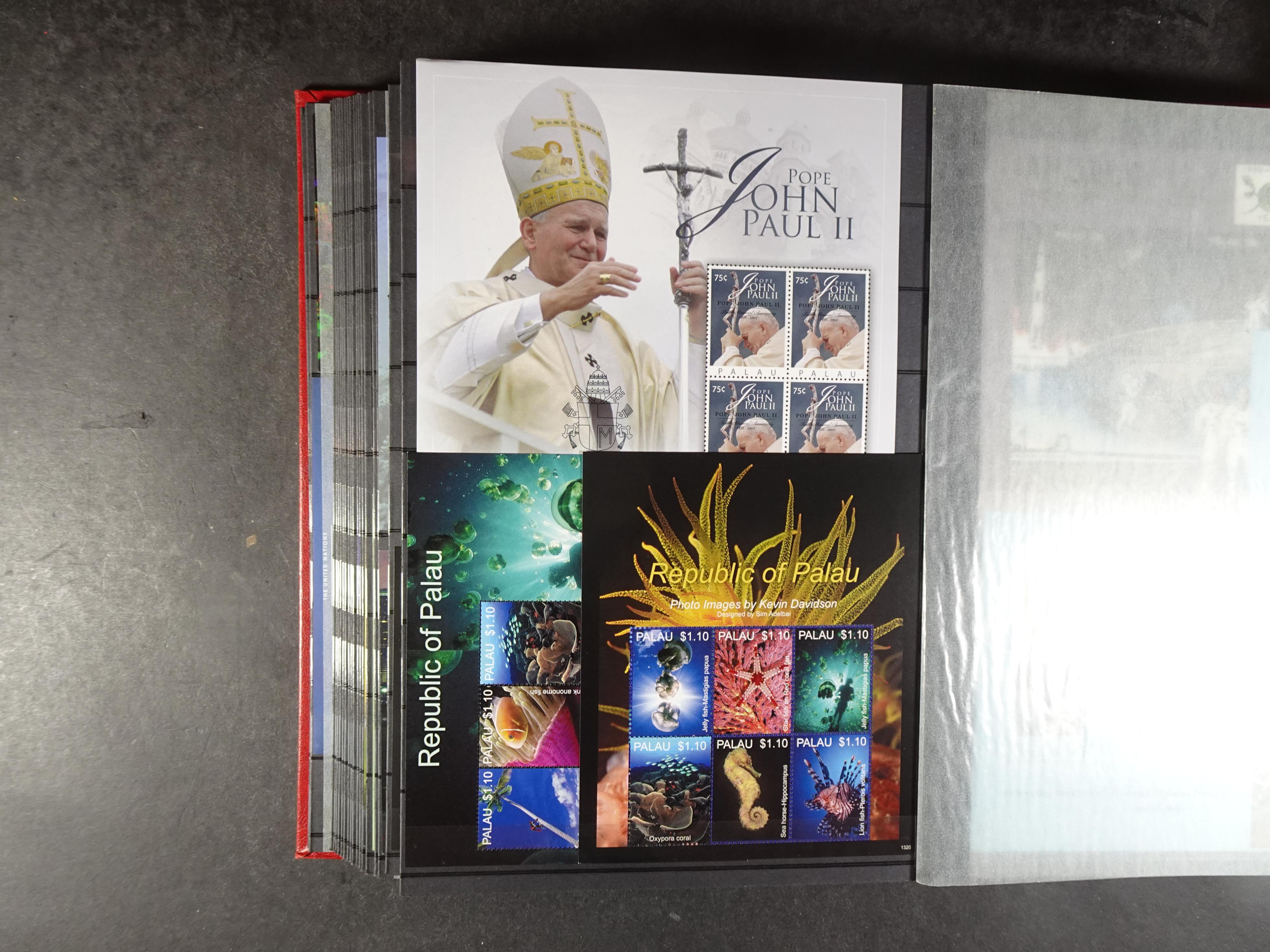 Palau 230 postfrisse blokken. €1,20 per stuk.
Enorme cat. waarde.
Koopje. 42